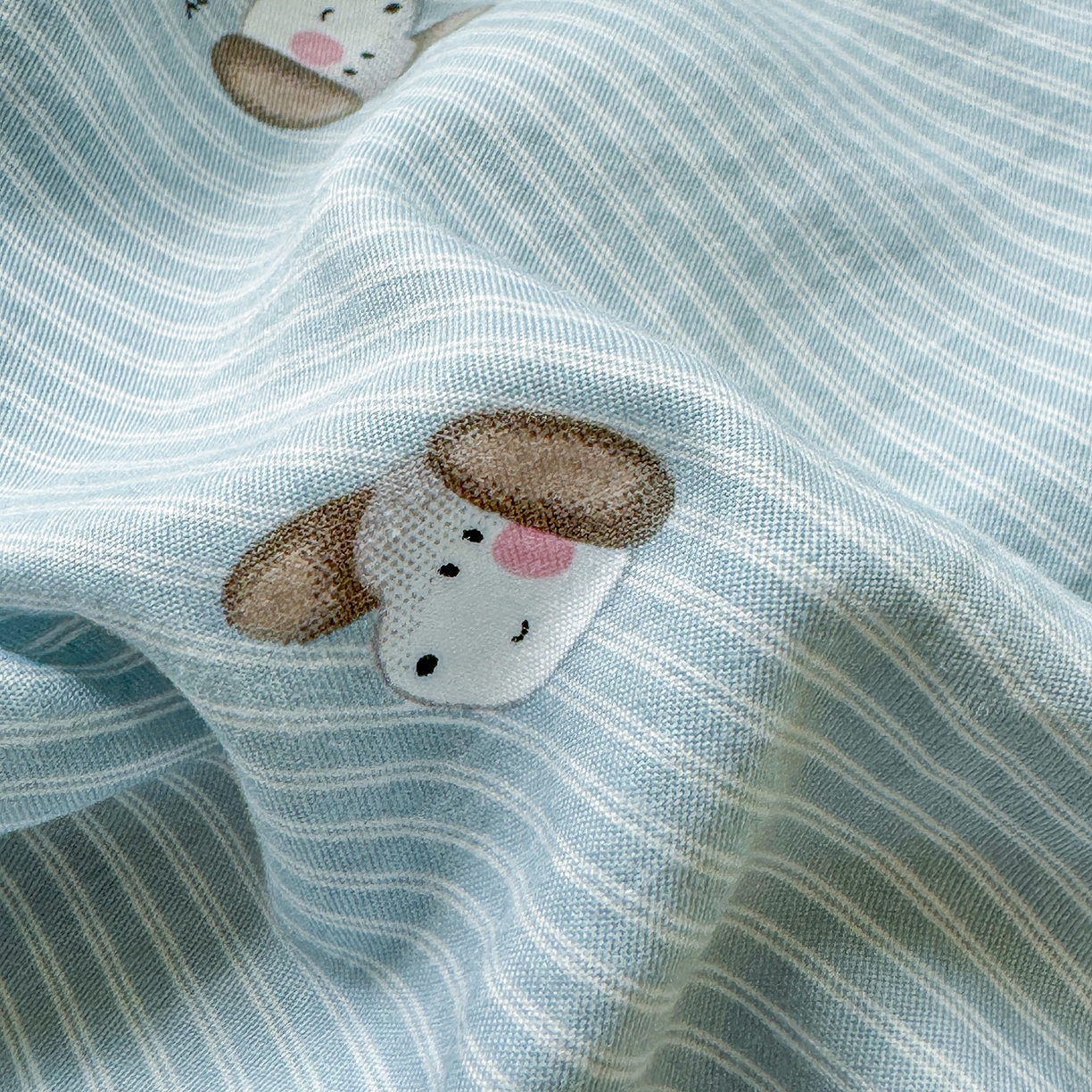 91家纺网 家纺一手货源 找家纺 十一家居 2025年新款A类云斜棉+牛奶绒春秋冬正反两用四件套—星漾系列 星漾-海盐狗狗