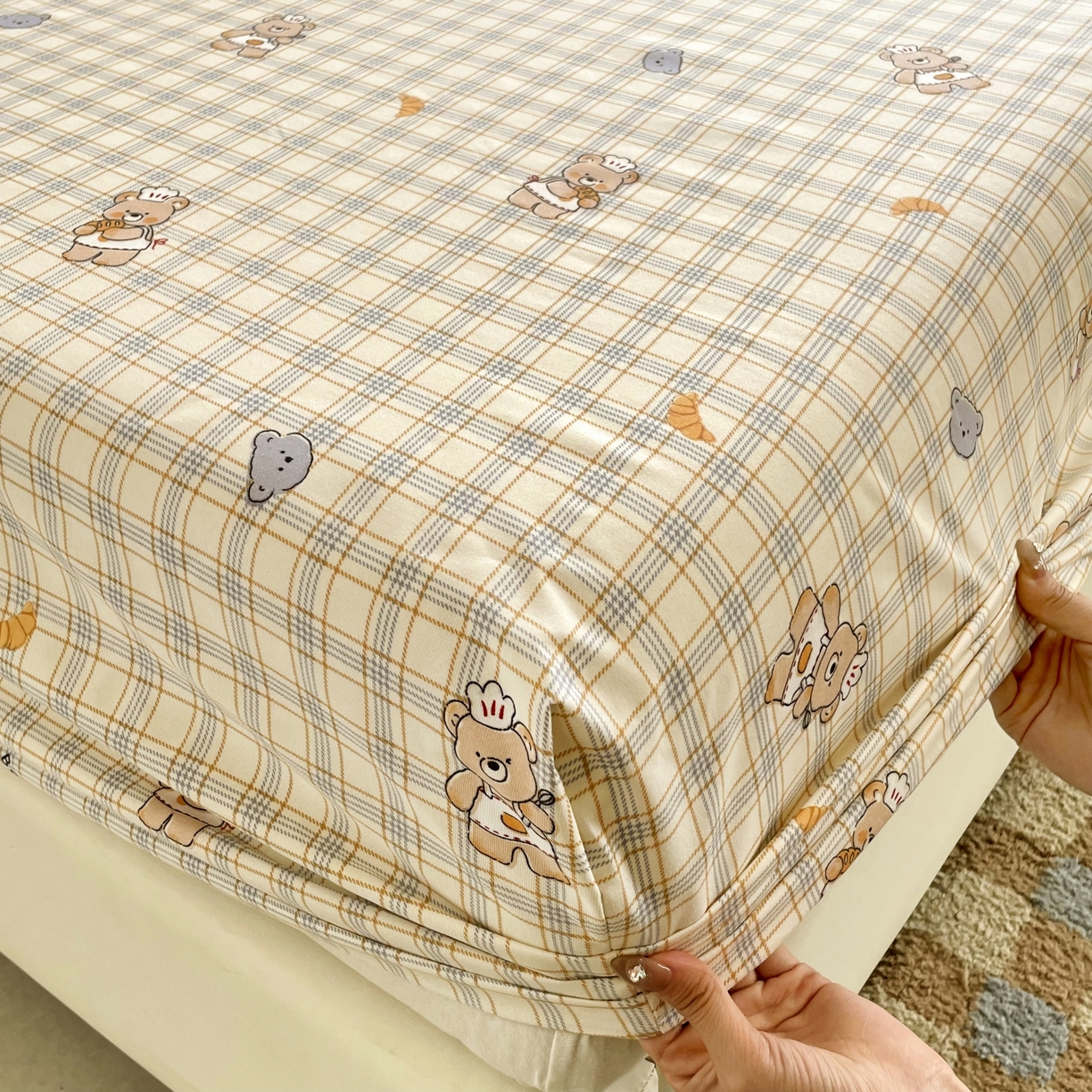 91家纺网 家纺一手货源 找家纺 豪选家纺 2025新款双层纱单层印花床笠 萌动可爱熊