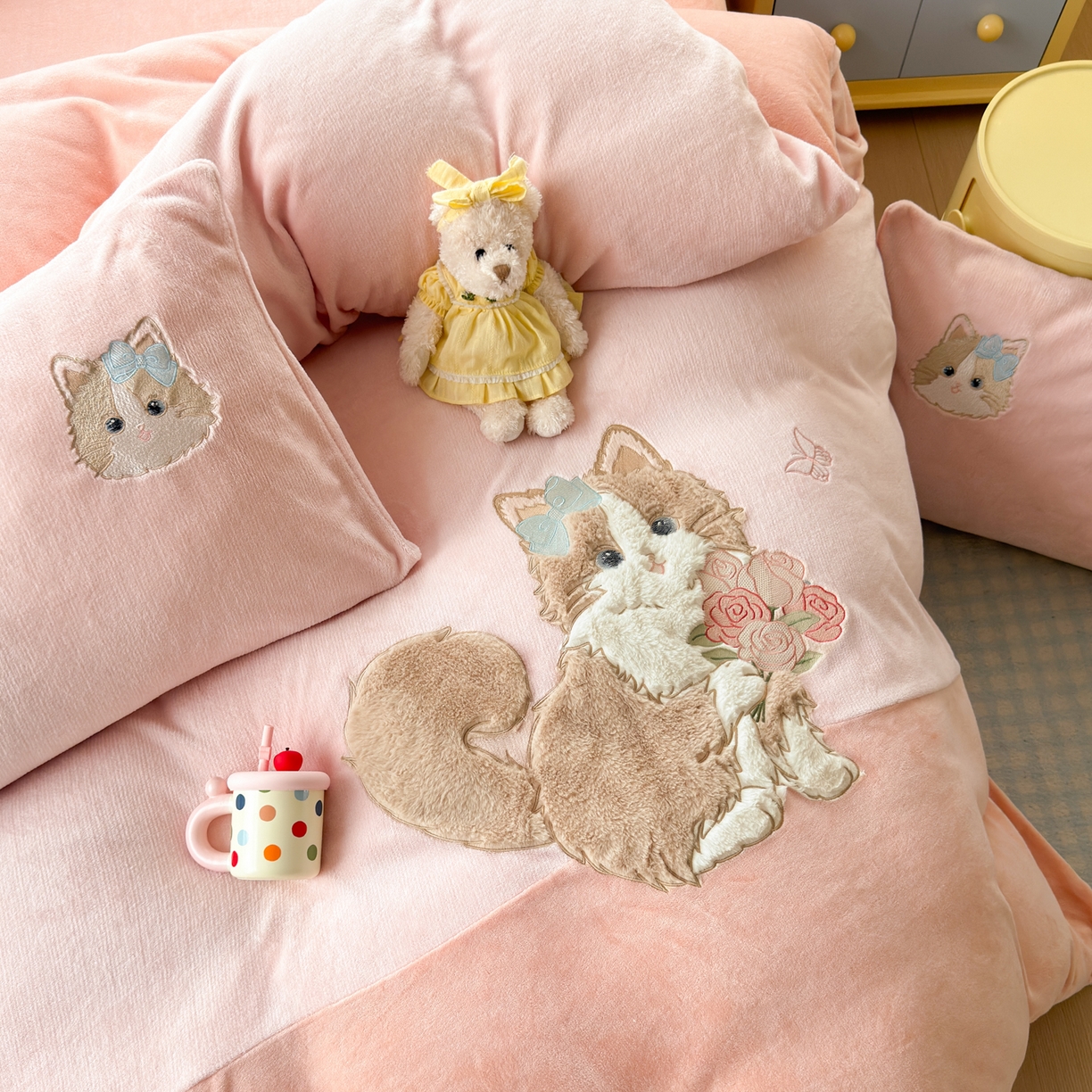 91家纺网 家纺一手货源 找家纺 （总）寐居家纺 2025新款贴布绣高克重牛奶绒四件套