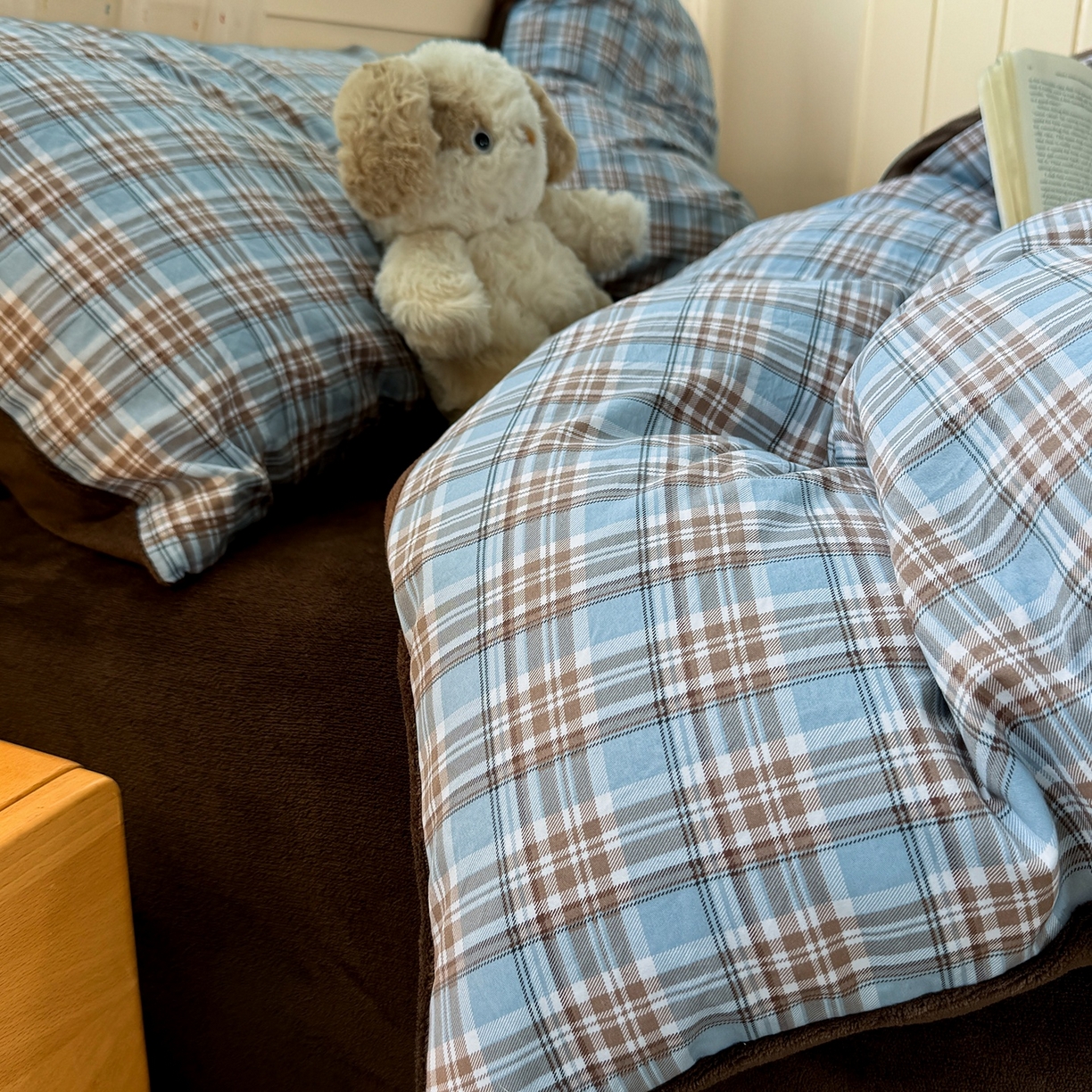 91家纺网 家纺一手货源 找家纺 十一家居 2025年新款A类云斜棉+牛奶绒春秋冬正反两用四件套—星漾系列 星漾-美式沙棕