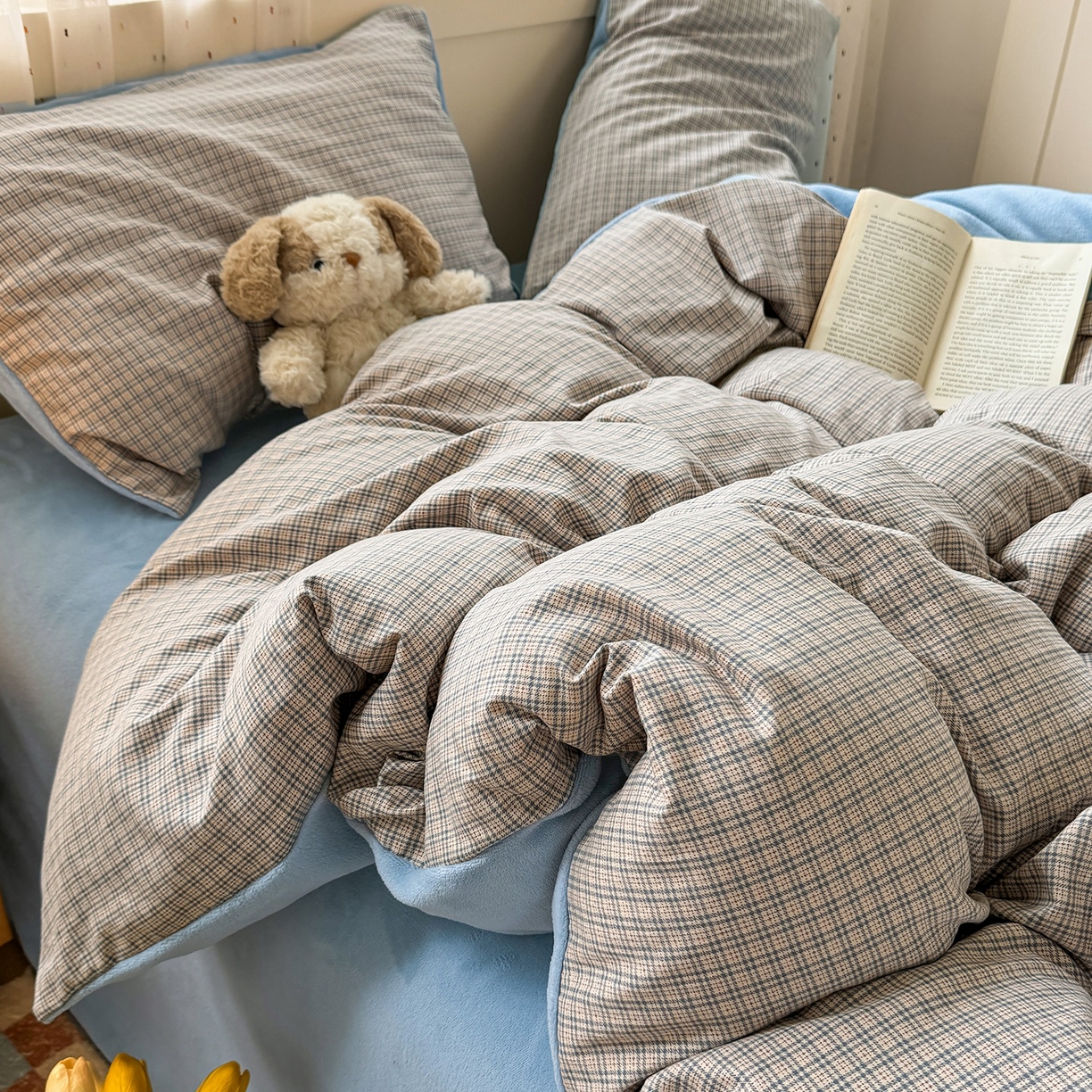 91家纺网 家纺一手货源 找家纺 十一家居 2025年新款A类云斜棉+牛奶绒春秋冬正反两用四件套—星漾系列 星漾-布朗格灰