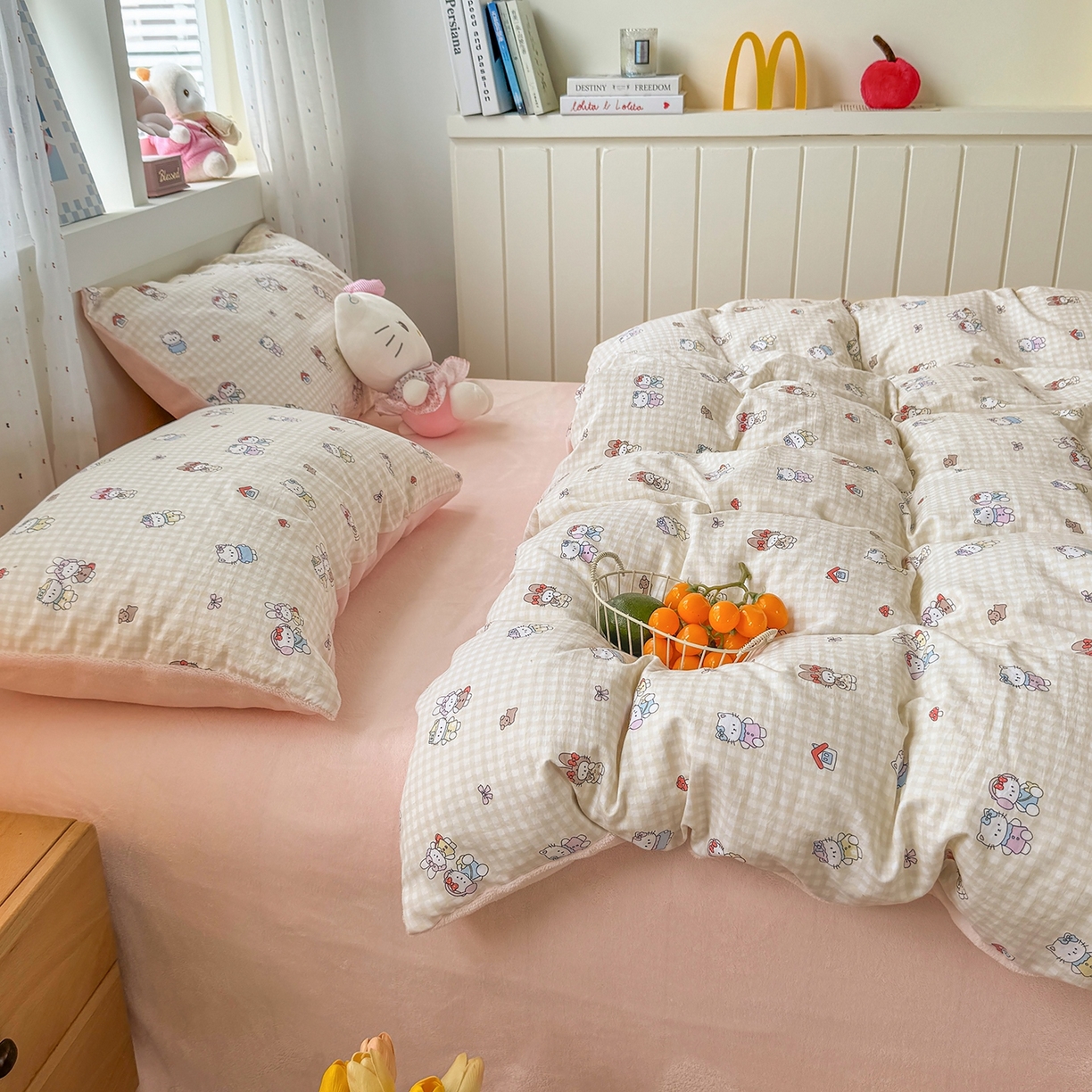 91家纺网 家纺一手货源 找家纺 十一家居 2025年新款A类云斜棉+牛奶绒春秋冬正反两用四件套—星漾系列 星漾-梦幻凯蒂