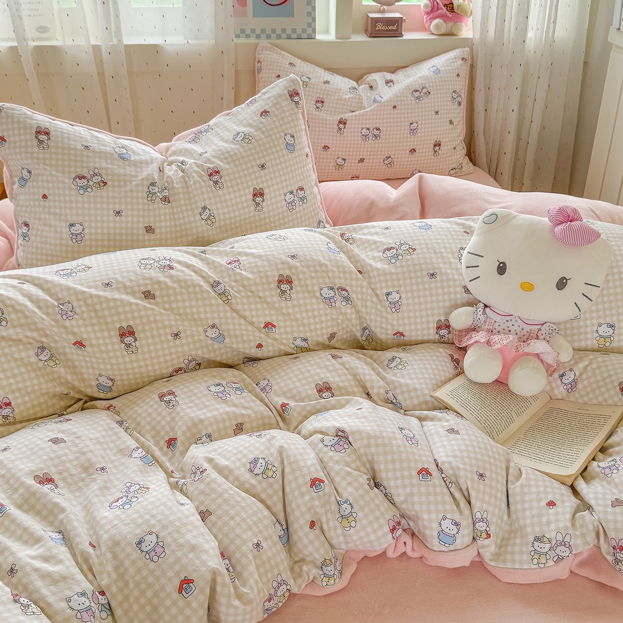 91家纺网 家纺一手货源 找家纺 十一家居 2025年新款A类云斜棉+牛奶绒春秋冬正反两用四件套—星漾系列 星漾-梦幻凯蒂