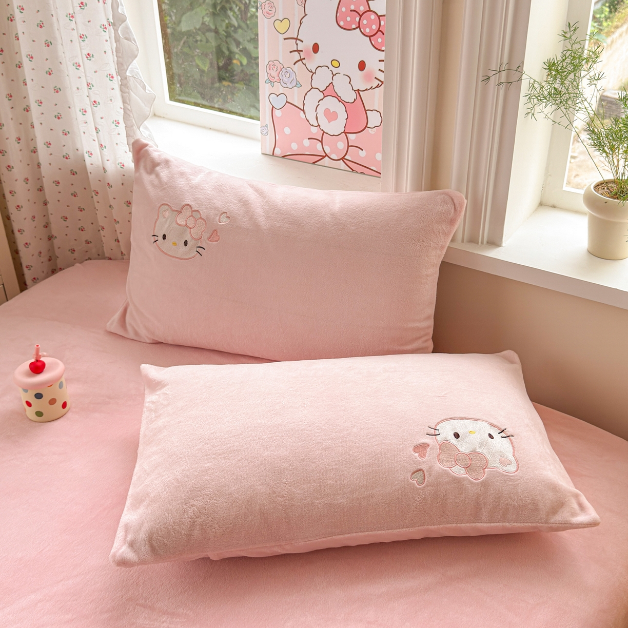 91家纺网 家纺一手货源 找家纺 寐居家纺 2025新款贴布绣高克重牛奶绒四件套 粉糯kitty