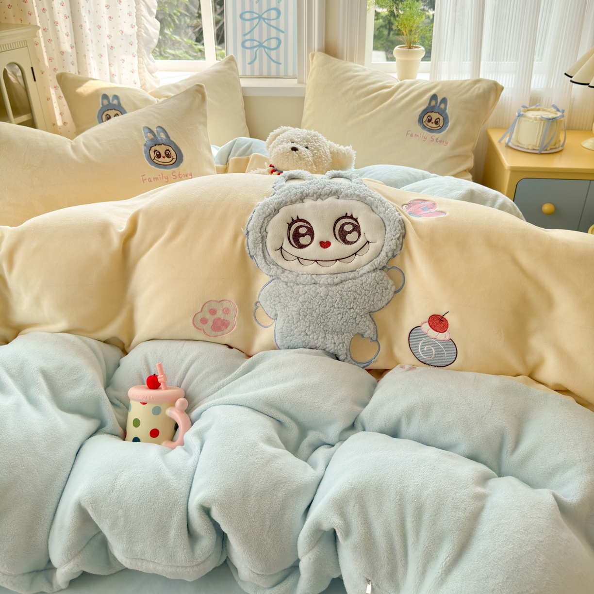 91家纺网 家纺一手货源 找家纺 寐居家纺 2025新款贴布绣高克重牛奶绒四件套 皮皮布布