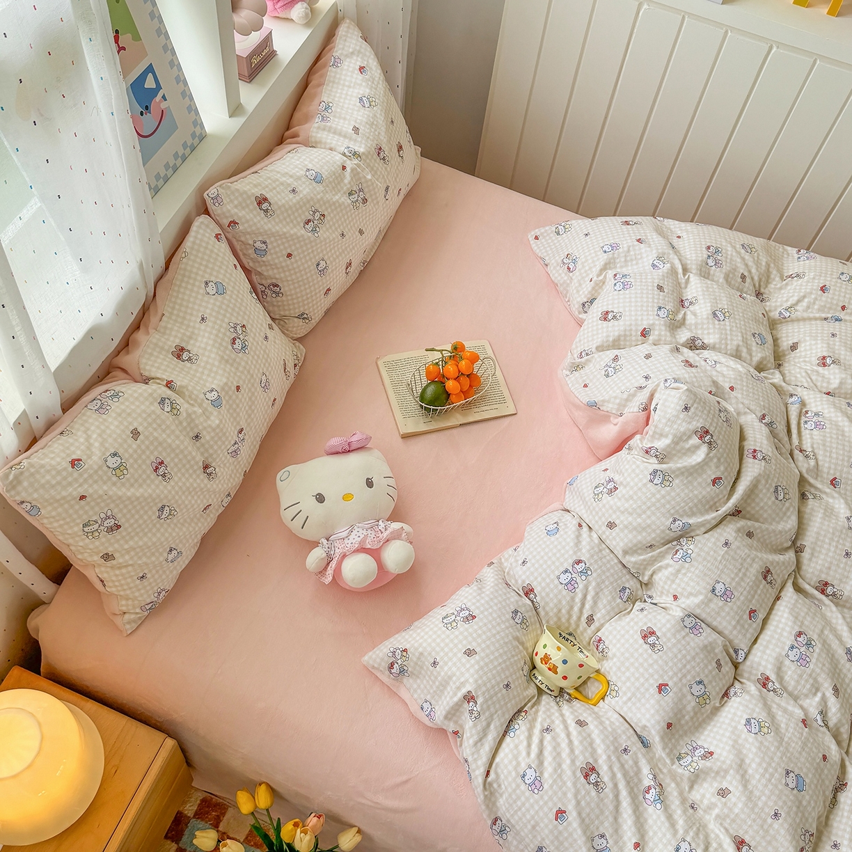 91家纺网 家纺一手货源 找家纺 十一家居 2025年新款A类云斜棉+牛奶绒春秋冬正反两用四件套—星漾系列 星漾-梦幻凯蒂