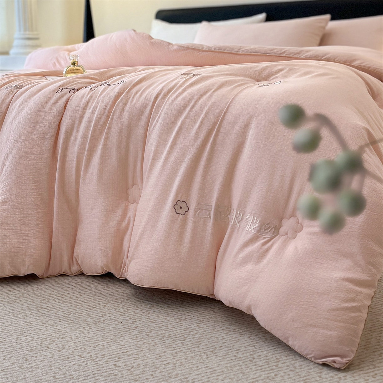 91家纺网 家纺一手货源 找家纺 宝士康家纺 2025新品麻绳款绣花皱皱被 春秋被/被芯/冬被/跨境外贸 粉色