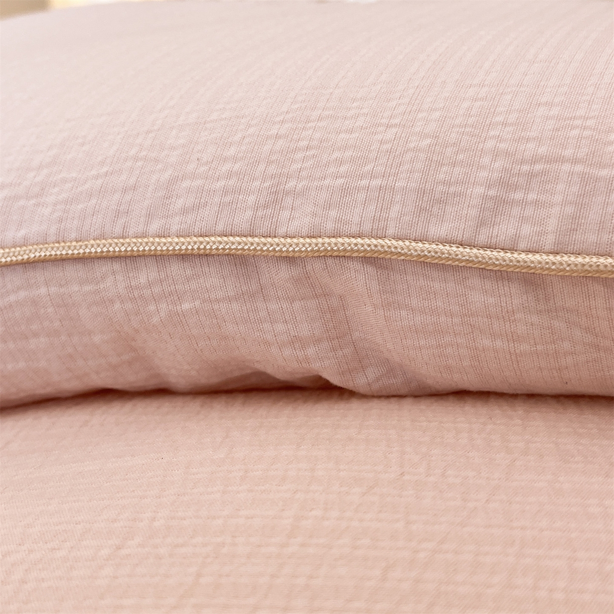 91家纺网 家纺一手货源 找家纺 宝士康家纺 2025新品麻绳款绣花皱皱被 春秋被/被芯/冬被/跨境外贸 粉色