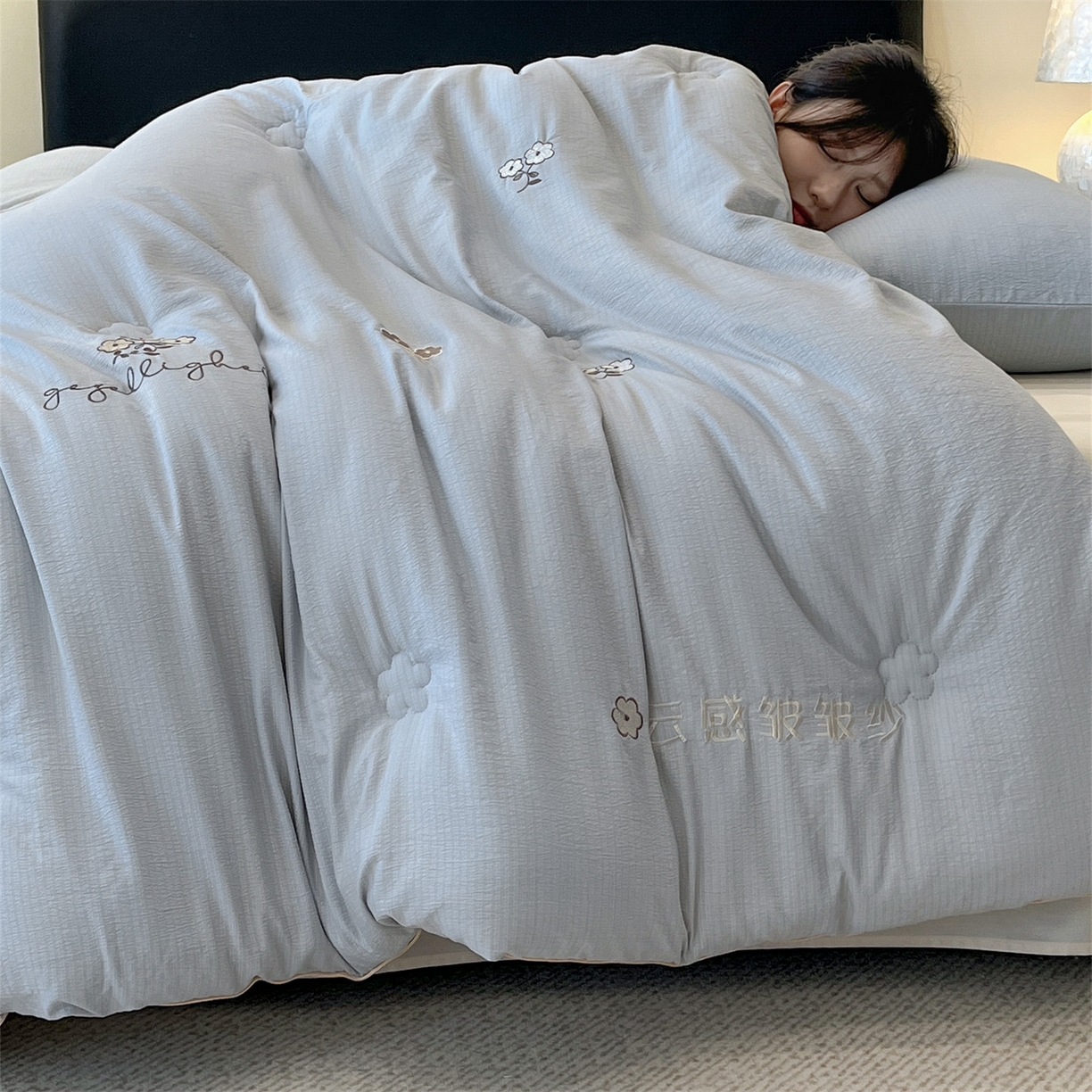 91家纺网 家纺一手货源 找家纺 宝士康家纺 2025新品麻绳款绣花皱皱被 春秋被/被芯/冬被/跨境外贸 浅灰