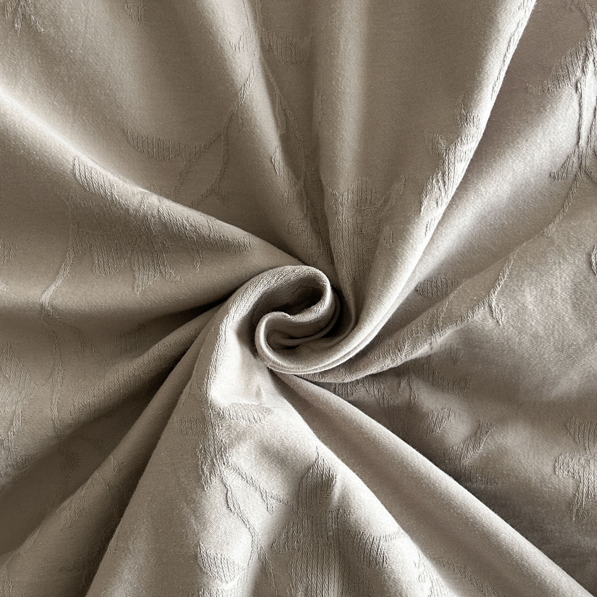 91家纺网 家纺一手货源 找家纺 宜代光年 2025新款厚织全棉大提花系列四件套 花影-浅咖