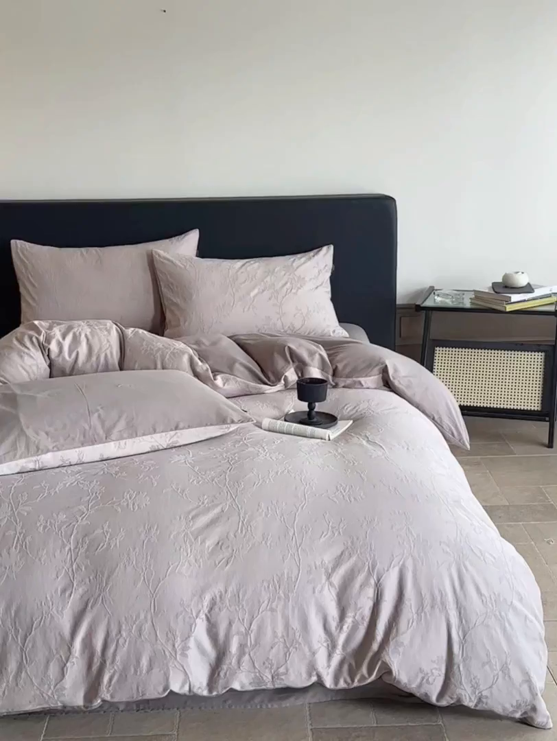 91家纺网 家纺一手货源 找家纺 宜代光年 2025新款厚织全棉大提花系列四件套 花影-浅咖