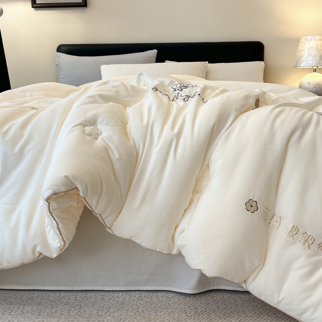 91家纺网 家纺一手货源 找家纺 梵克保罗 2025新品麻绳款绣花皱皱被 春秋被/被芯/冬被/跨境外贸 白色