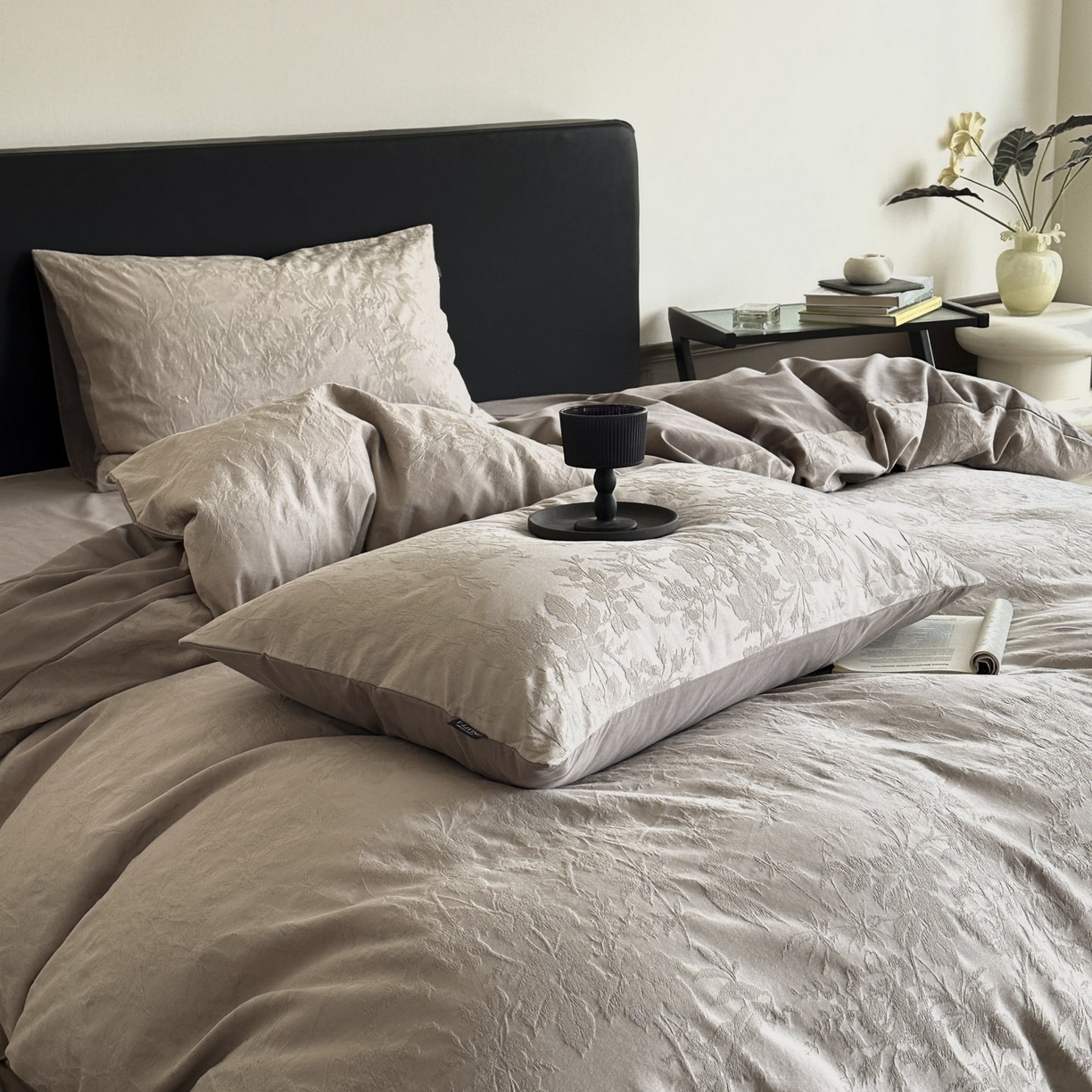 91家纺网 家纺一手货源 找家纺 宜代光年 2025新款厚织全棉大提花系列四件套 暗香疏影-浅咖