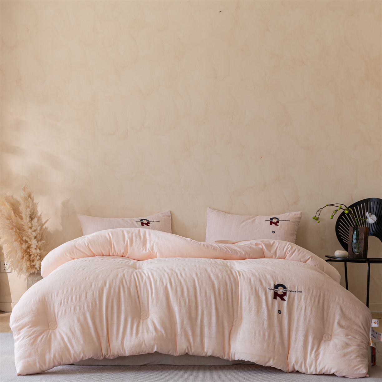 91家纺网 家纺一手货源 找家纺 宝士康家纺 2025新品提花锁温秋冬被/被芯/冬被/跨境外贸 粉色