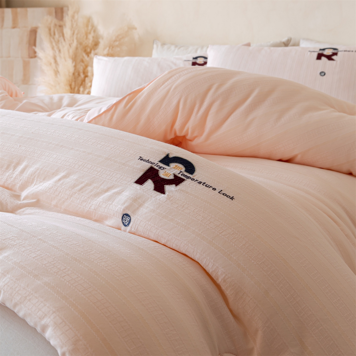 91家纺网 家纺一手货源 找家纺 宝士康家纺 2025新品提花锁温秋冬被/被芯/冬被/跨境外贸 粉色