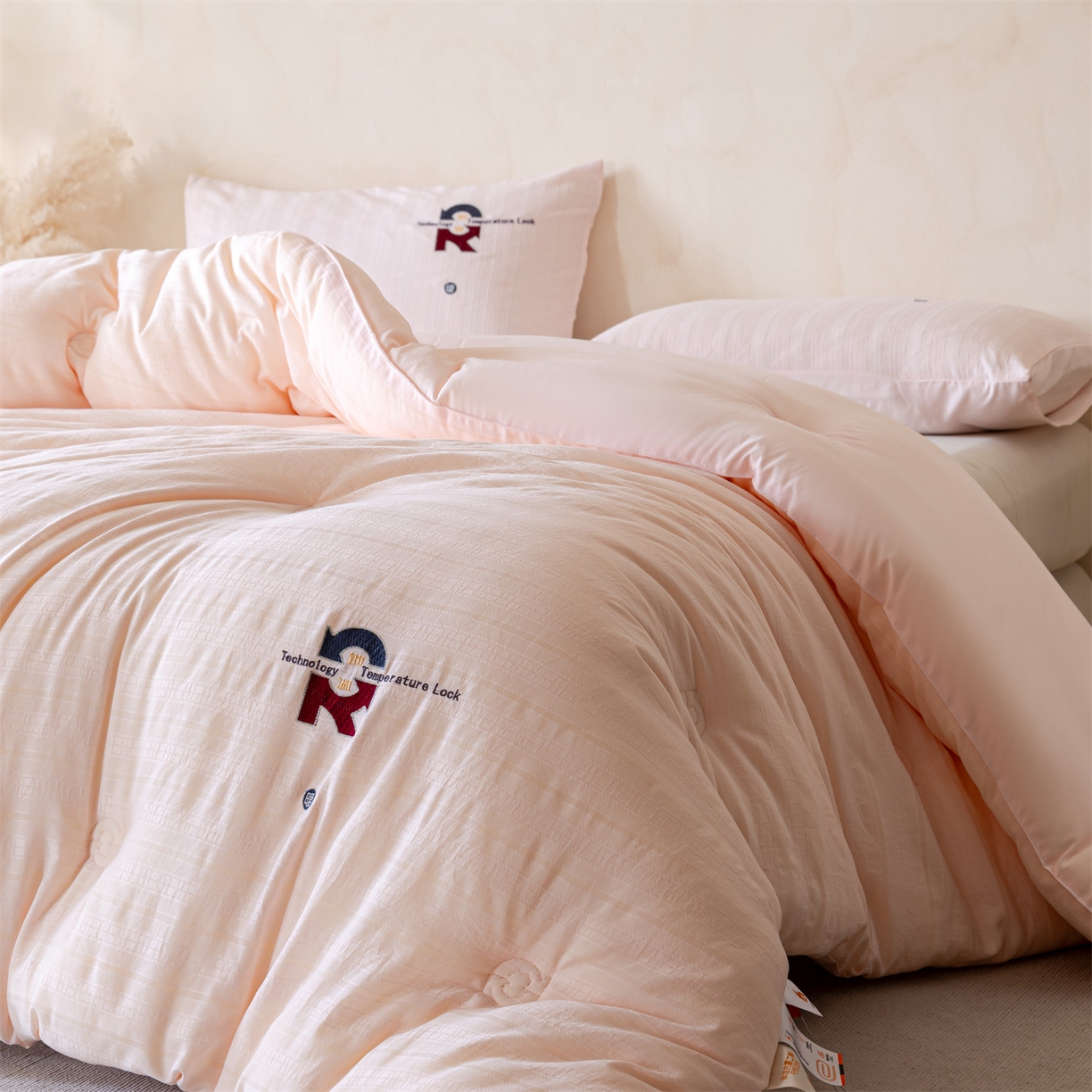 91家纺网 家纺一手货源 找家纺 宝士康家纺 2025新品提花锁温秋冬被/被芯/冬被/跨境外贸 粉色