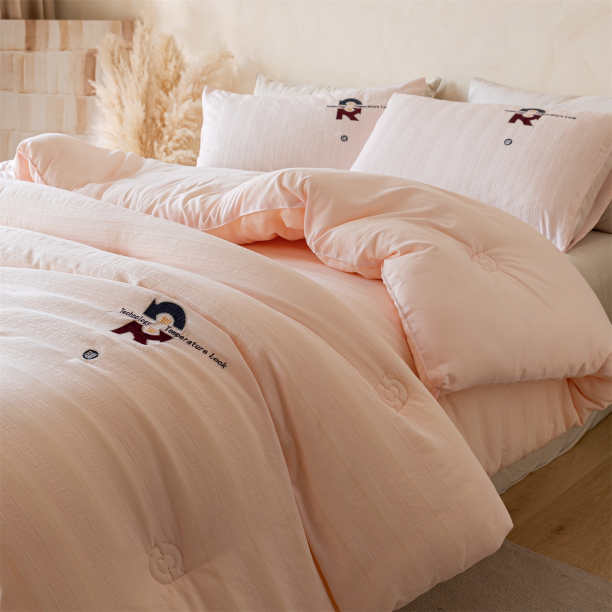 91家纺网 家纺一手货源 找家纺 宝士康家纺 2025新品提花锁温秋冬被/被芯/冬被/跨境外贸 粉色