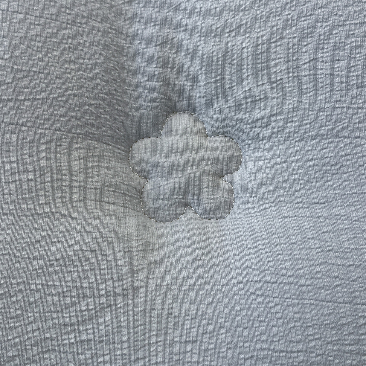 91家纺网 家纺一手货源 找家纺 梵克保罗 2025新品麻绳款绣花皱皱被 春秋被/被芯/冬被/跨境外贸 浅灰