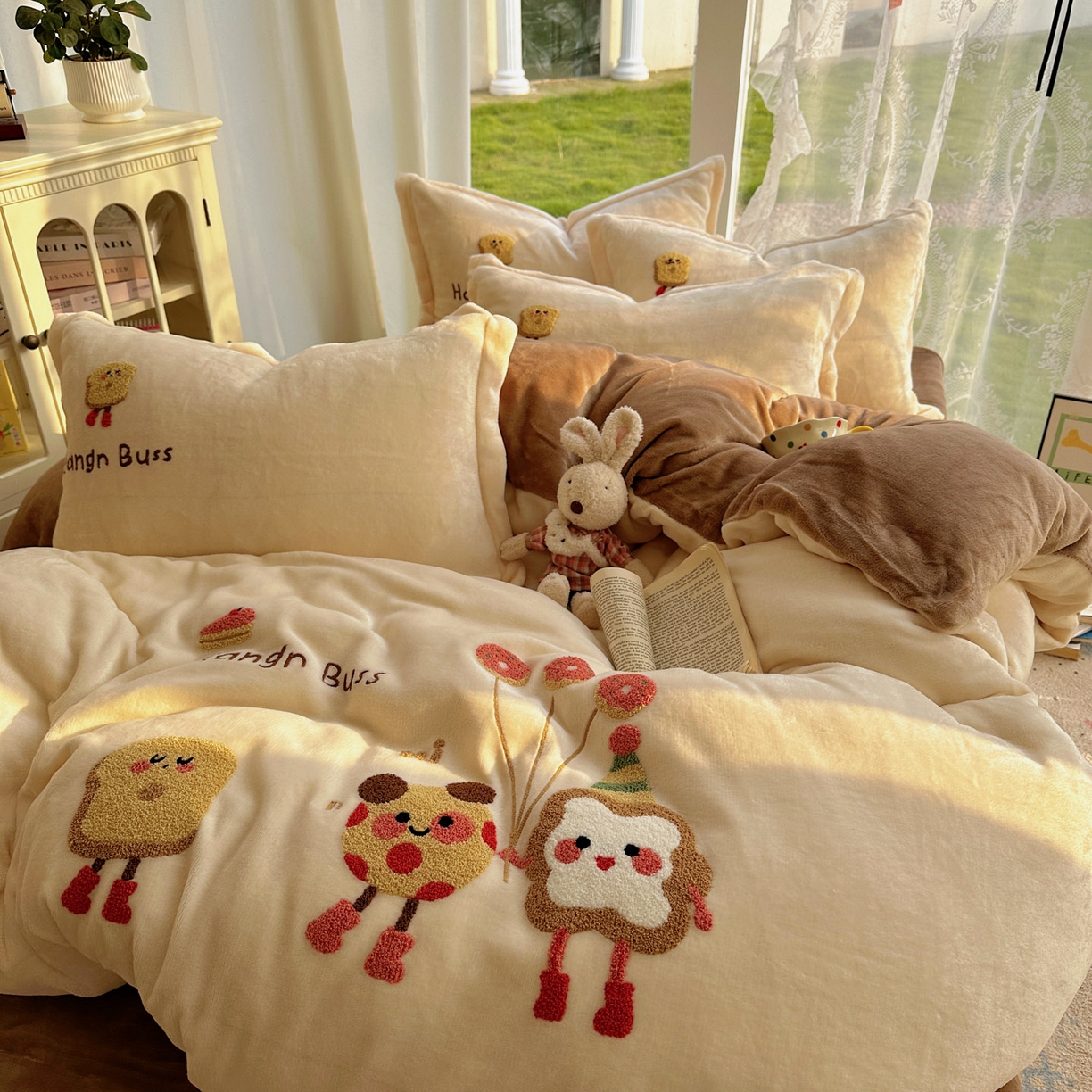 91家纺网 家纺一手货源 找家纺 （总）梵克保罗 2025新款A类牛奶绒毛巾绣四件套（包含买家秀）