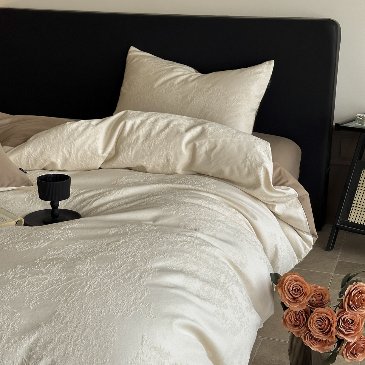 91家纺网 家纺一手货源 找家纺 宜代光年 2025新款厚织全棉大提花系列四件套 小郁葱-奶白