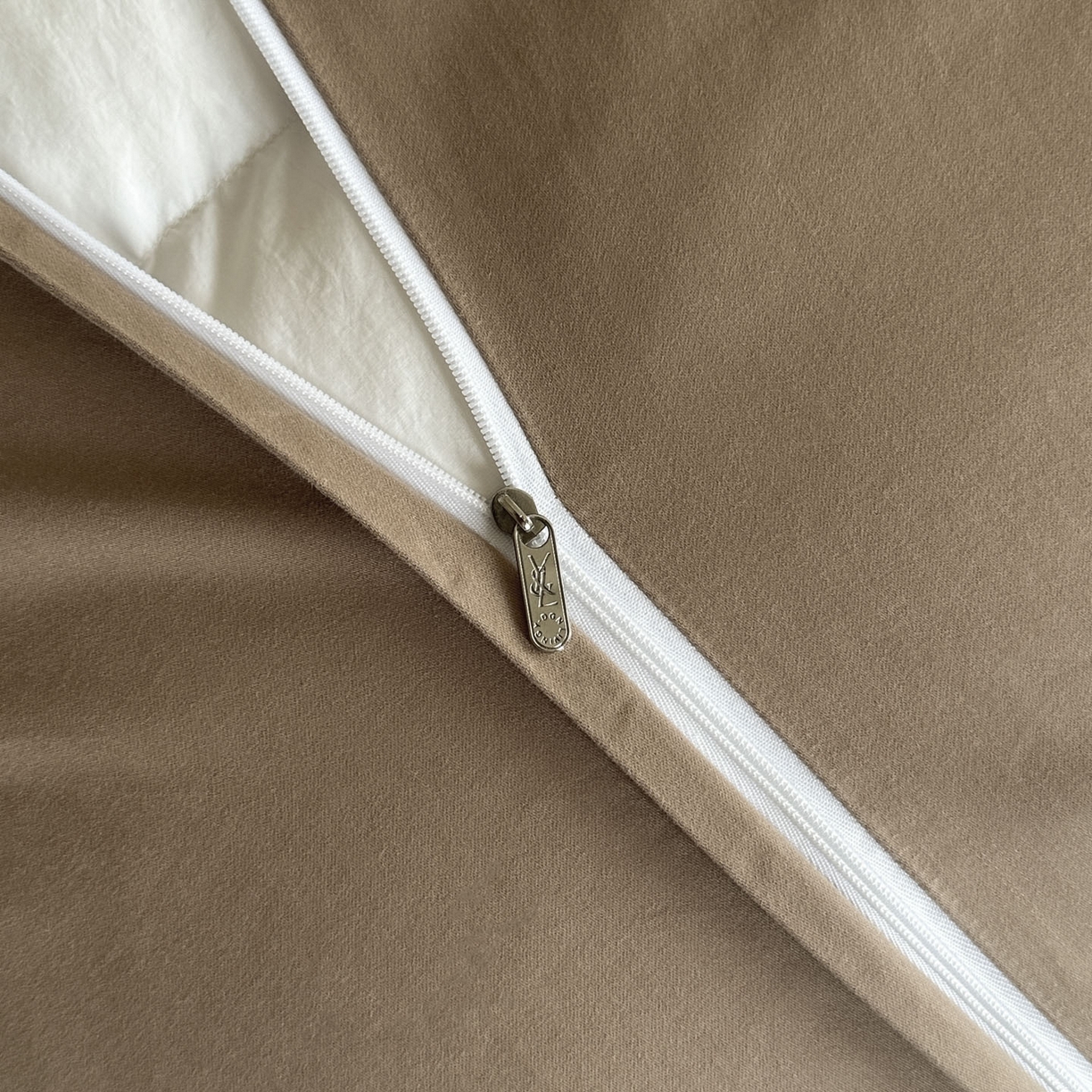 91家纺网 家纺一手货源 找家纺 宜代光年 2025新款厚织全棉大提花系列四件套 小郁葱-奶白