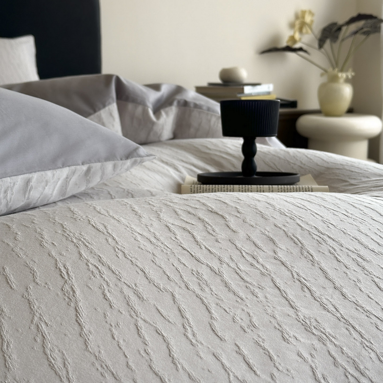 91家纺网 家纺一手货源 找家纺 宜代光年 2025新款厚织全棉大提花系列四件套 雨迢迢-紫灰