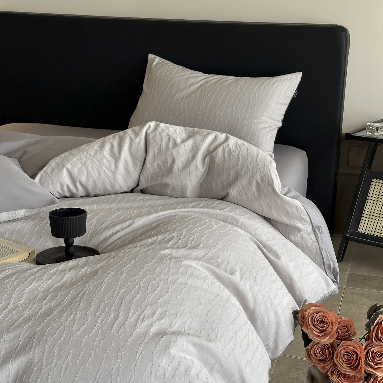 91家纺网 家纺一手货源 找家纺 宜代光年 2025新款厚织全棉大提花系列四件套 雨迢迢-紫灰