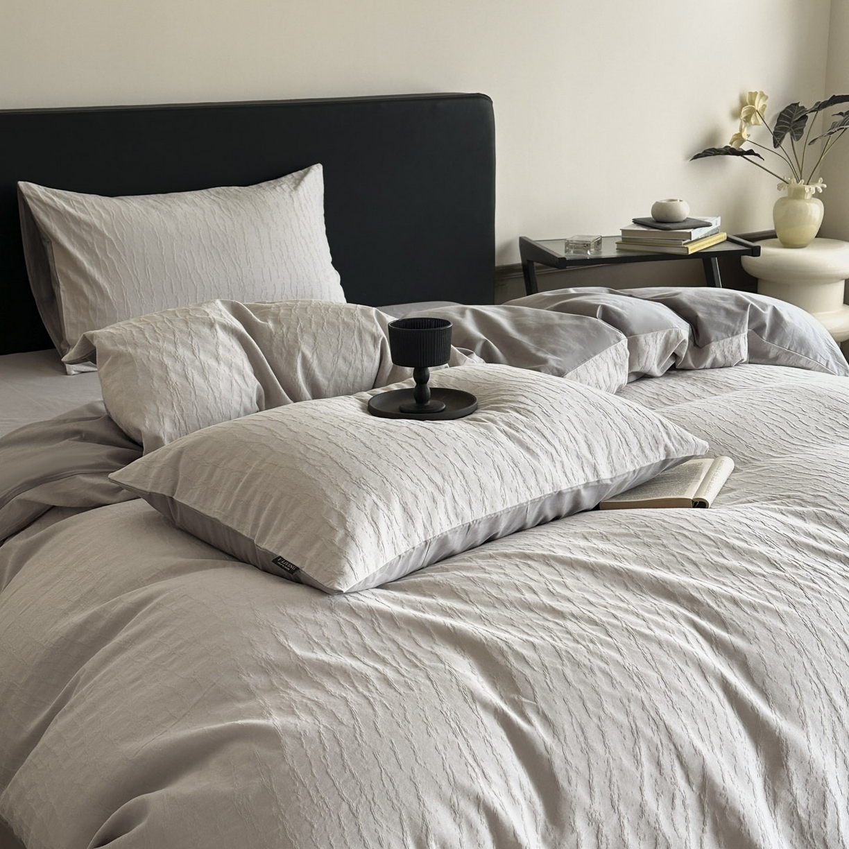 91家纺网 家纺一手货源 找家纺 宜代光年 2025新款厚织全棉大提花系列四件套 雨迢迢-紫灰