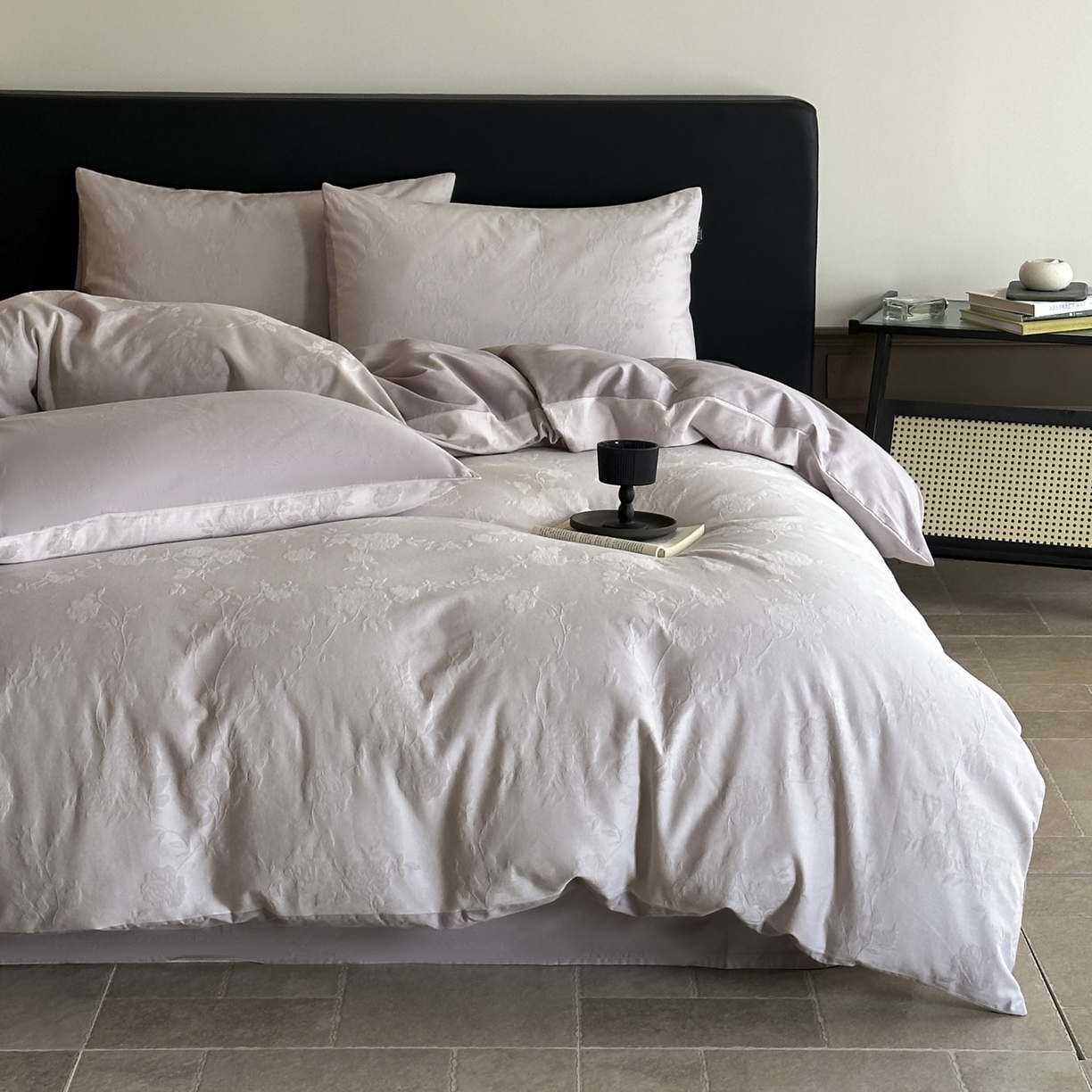 91家纺网 家纺一手货源 找家纺 宜代光年 2025新款厚织全棉大提花系列四件套 荔云花-浅紫