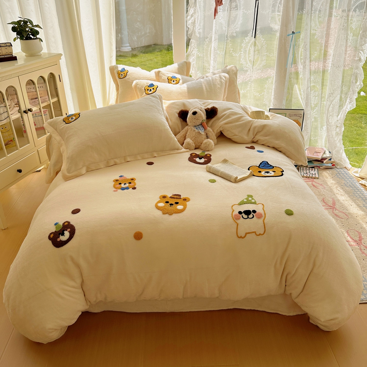 91家纺网 家纺一手货源 找家纺 梵克保罗 2025新款A类牛奶绒毛巾绣四件套（包含买家秀） 趣味熊-奶白