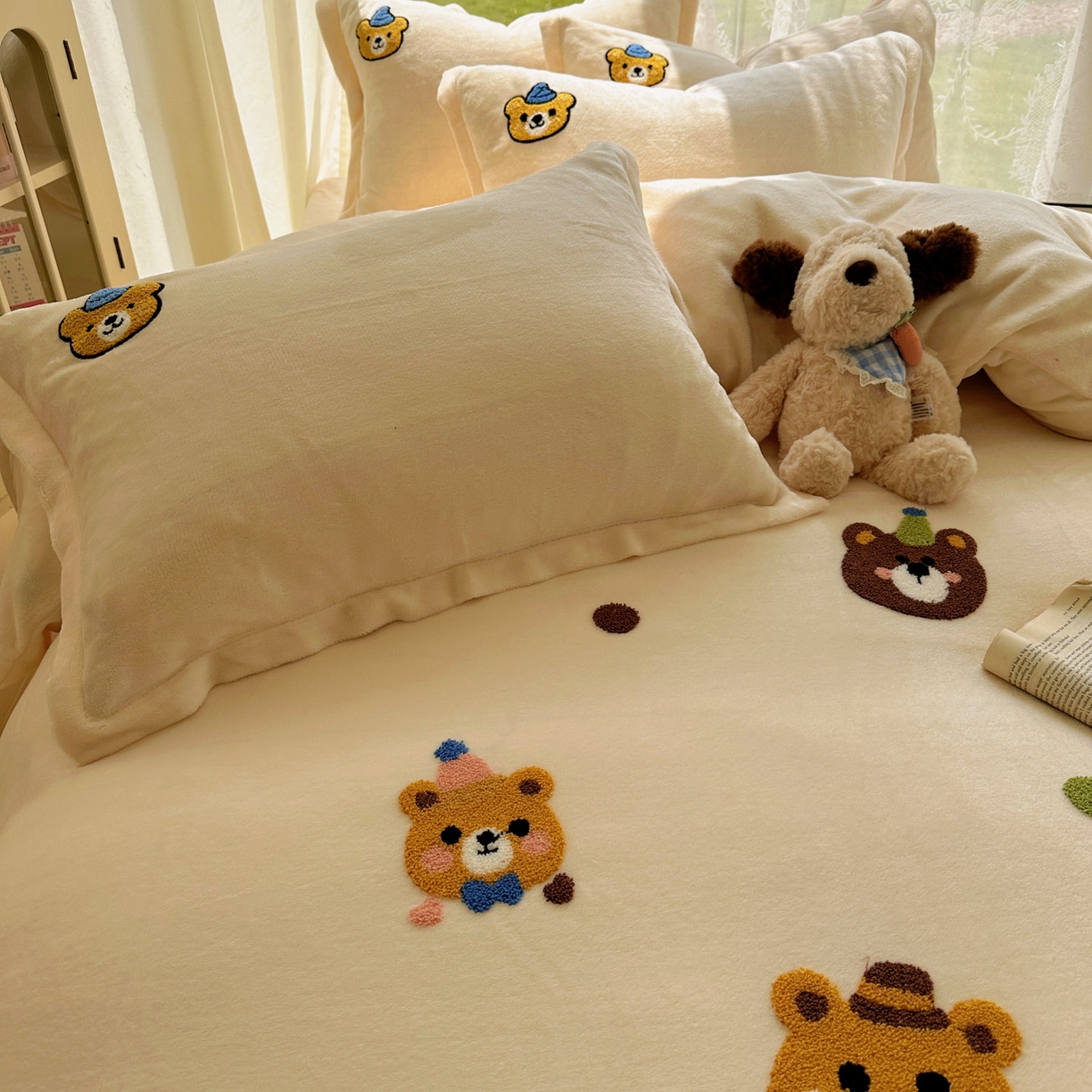 91家纺网 家纺一手货源 找家纺 梵克保罗 2025新款A类牛奶绒毛巾绣四件套（包含买家秀） 趣味熊-奶白