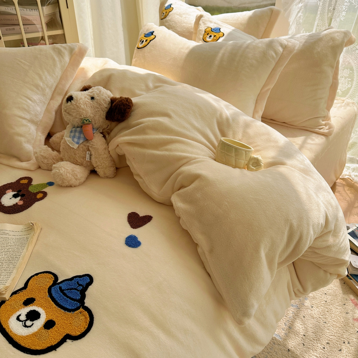 91家纺网 家纺一手货源 找家纺 梵克保罗 2025新款A类牛奶绒毛巾绣四件套（包含买家秀） 趣味熊-奶白