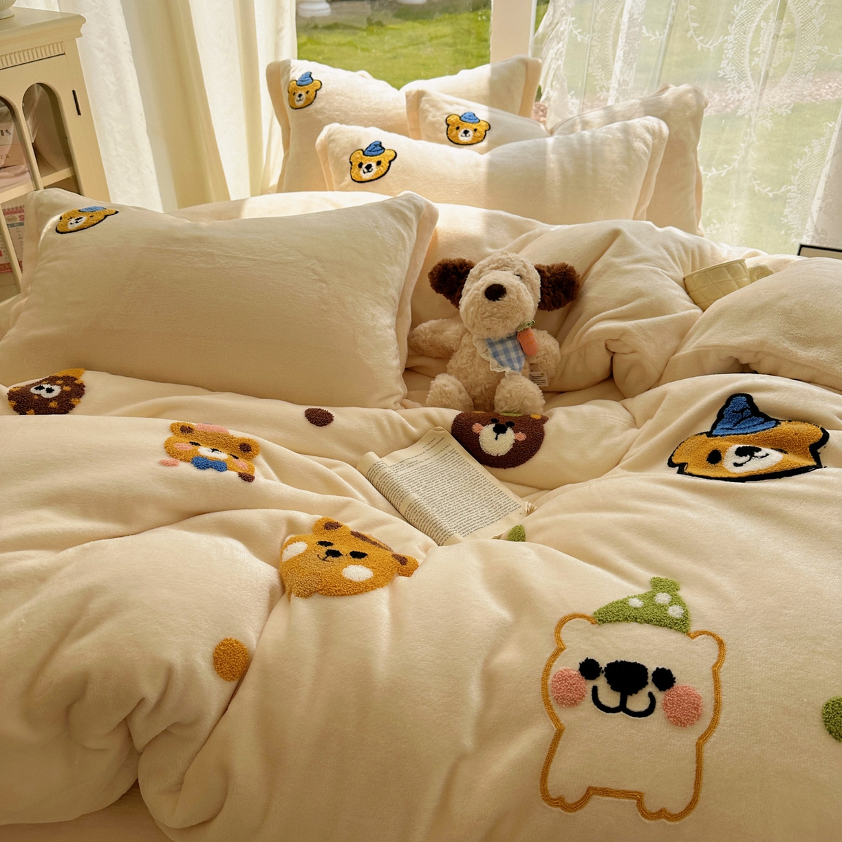 91家纺网 家纺一手货源 找家纺 梵克保罗 2025新款A类牛奶绒毛巾绣四件套（包含买家秀） 趣味熊-奶白