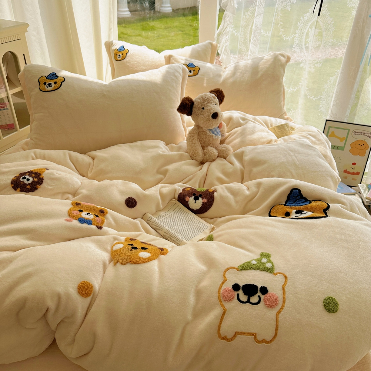 91家纺网 家纺一手货源 找家纺 梵克保罗 2025新款A类牛奶绒毛巾绣四件套（包含买家秀） 趣味熊-奶白