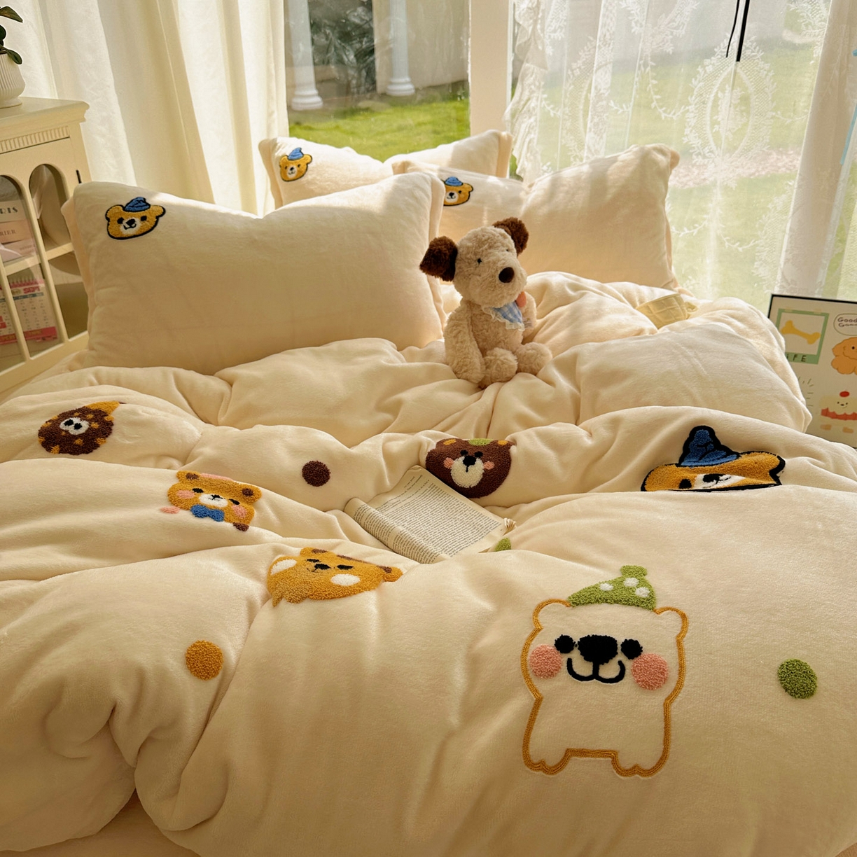 91家纺网 家纺一手货源 找家纺 梵克保罗 2025新款A类牛奶绒毛巾绣四件套（包含买家秀） 趣味熊-奶白