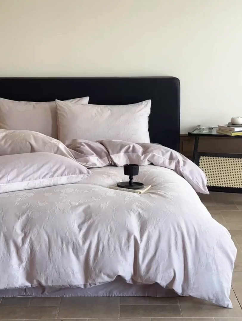 91家纺网 家纺一手货源 找家纺 宜代光年 2025新款厚织全棉大提花系列四件套 荔云花-浅紫