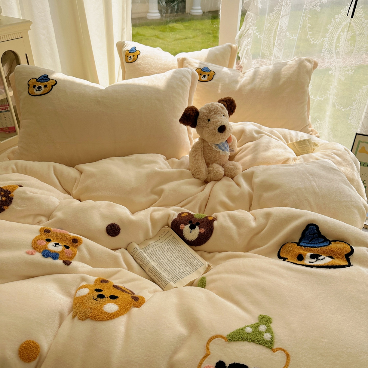 91家纺网 家纺一手货源 找家纺 梵克保罗 2025新款A类牛奶绒毛巾绣四件套（包含买家秀） 趣味熊-奶白