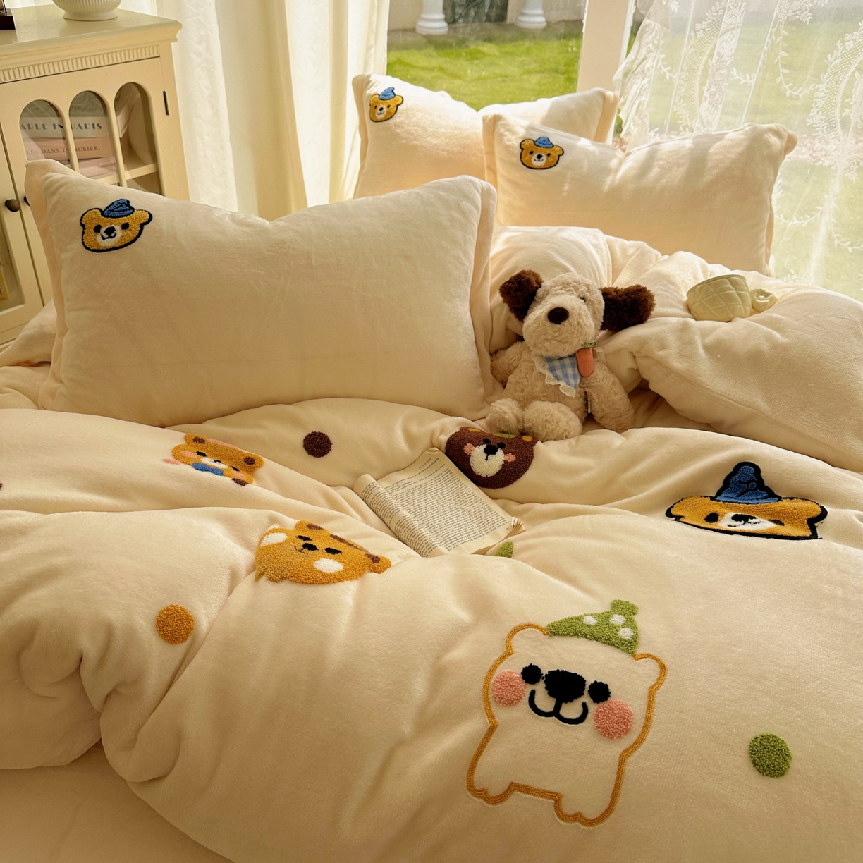 91家纺网 家纺一手货源 找家纺 梵克保罗 2025新款A类牛奶绒毛巾绣四件套（包含买家秀） 趣味熊-奶白