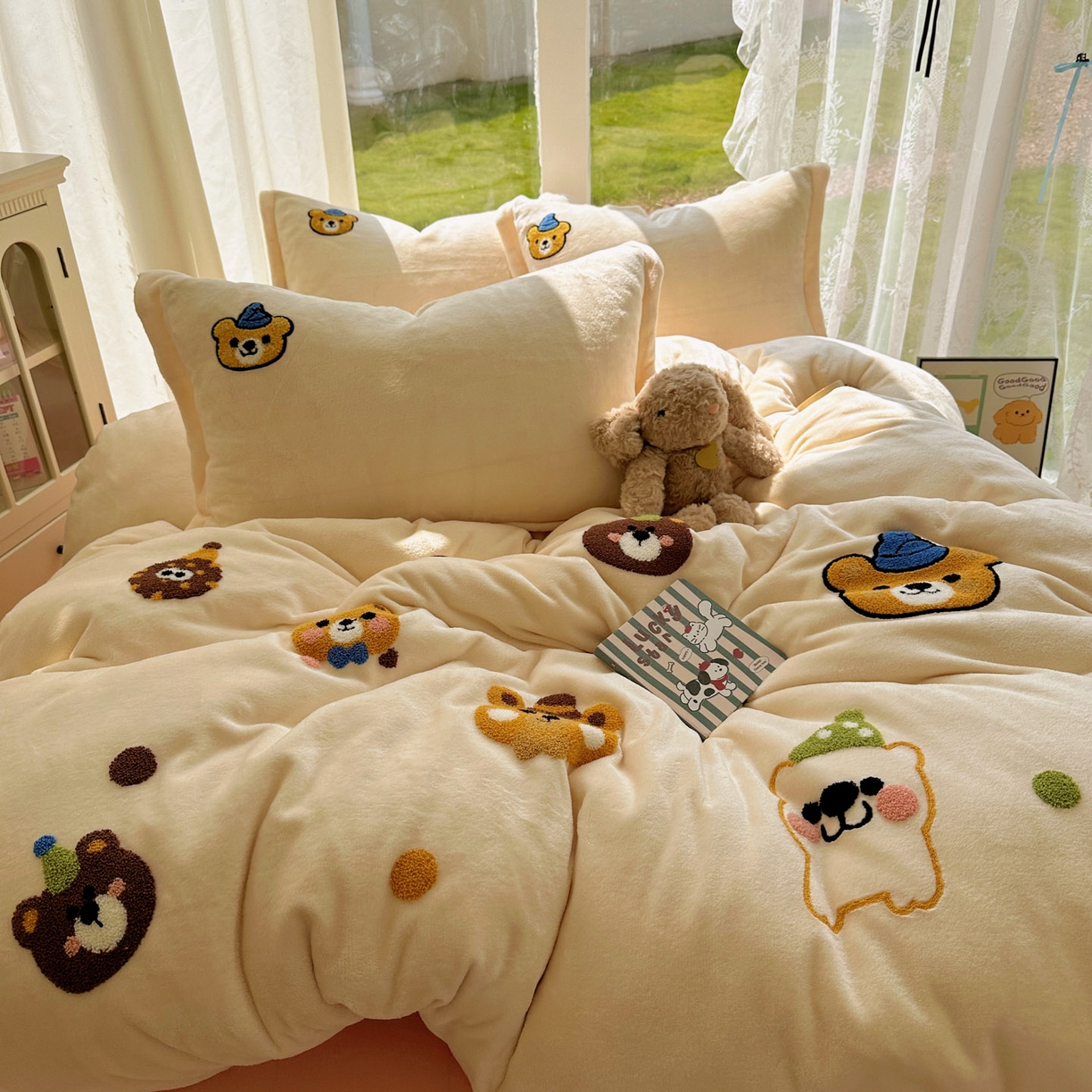 梵克保罗 2025新款A类牛奶绒毛巾绣四件套（包含买家秀） 趣味熊-奶白+粉