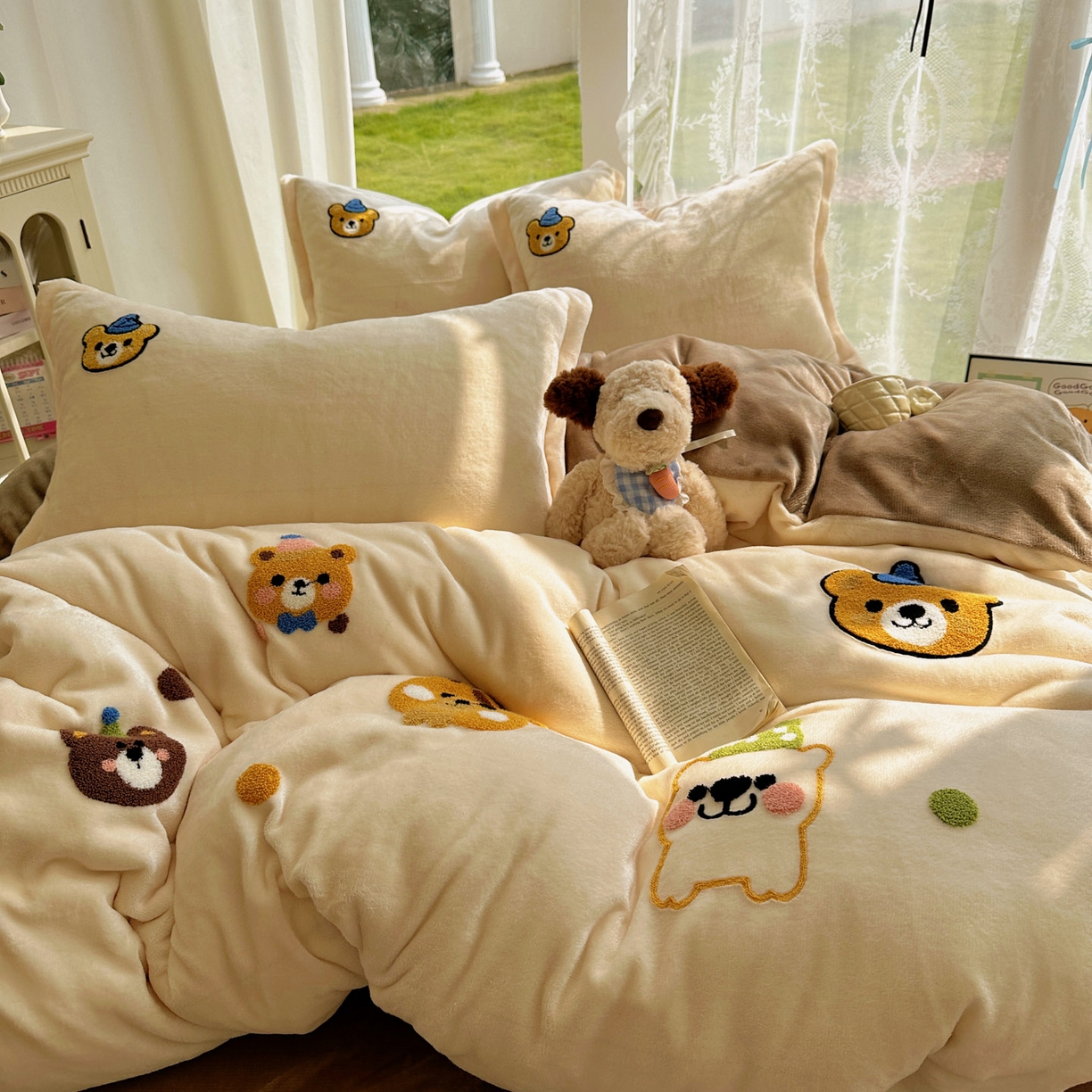 91家纺网 家纺一手货源 找家纺 梵克保罗 2025新款A类牛奶绒毛巾绣四件套（包含买家秀） 趣味熊-奶白+咖