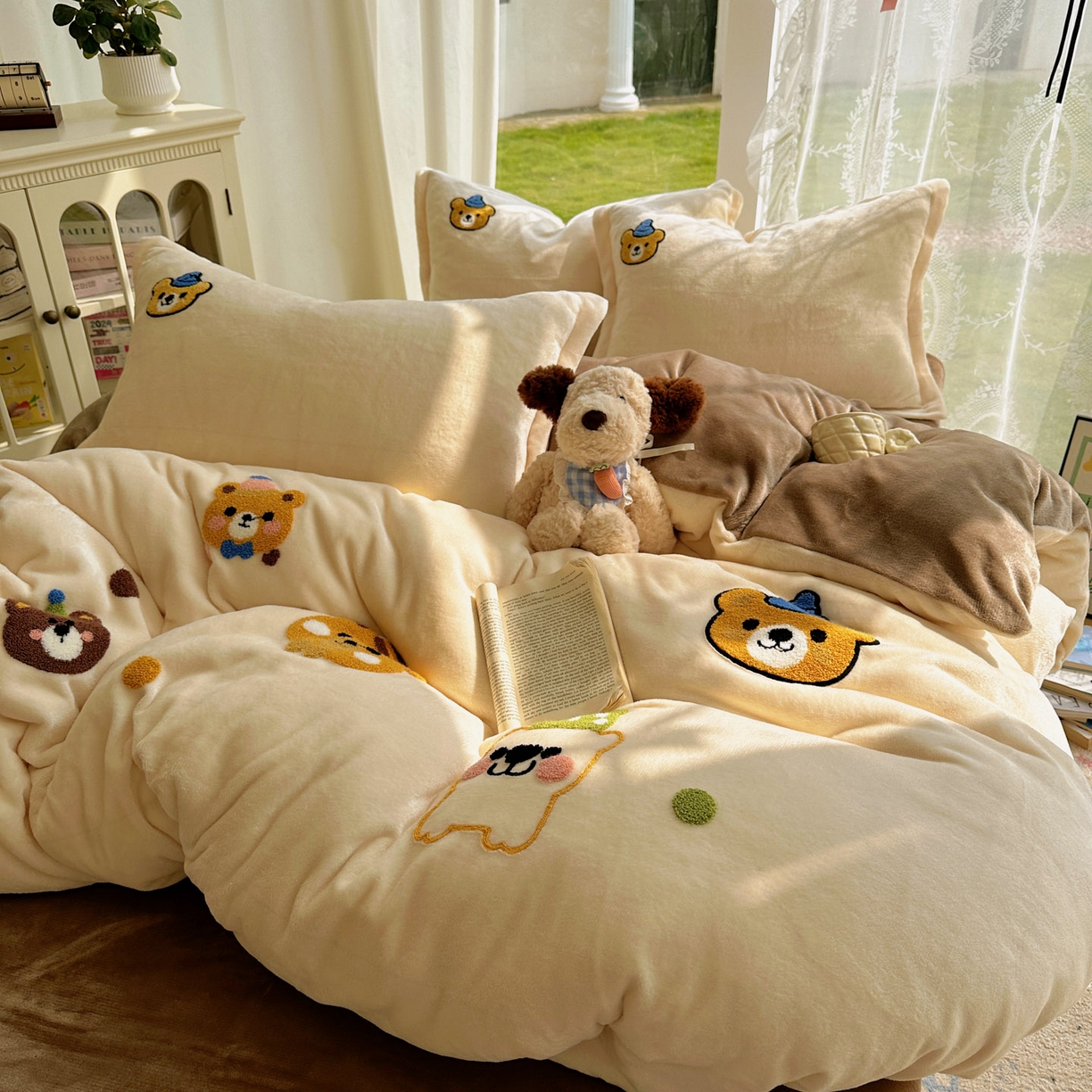 91家纺网 家纺一手货源 找家纺 梵克保罗 2025新款A类牛奶绒毛巾绣四件套（包含买家秀） 趣味熊-奶白+咖