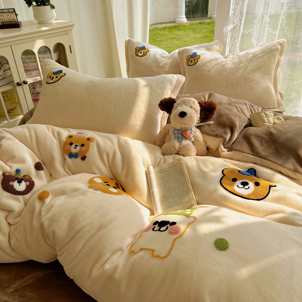 91家纺网 家纺一手货源 找家纺 梵克保罗 2025新款A类牛奶绒毛巾绣四件套（包含买家秀） 趣味熊-奶白+咖