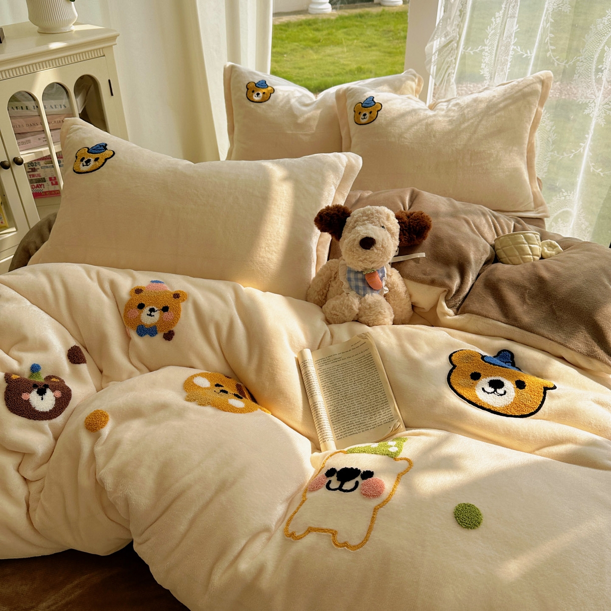 91家纺网 家纺一手货源 找家纺 梵克保罗 2025新款A类牛奶绒毛巾绣四件套（包含买家秀） 趣味熊-奶白+咖