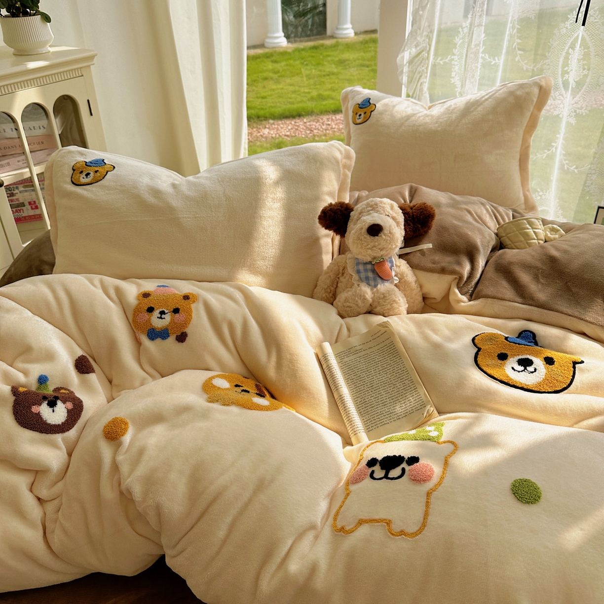 91家纺网 家纺一手货源 找家纺 梵克保罗 2025新款A类牛奶绒毛巾绣四件套（包含买家秀） 趣味熊-奶白+咖