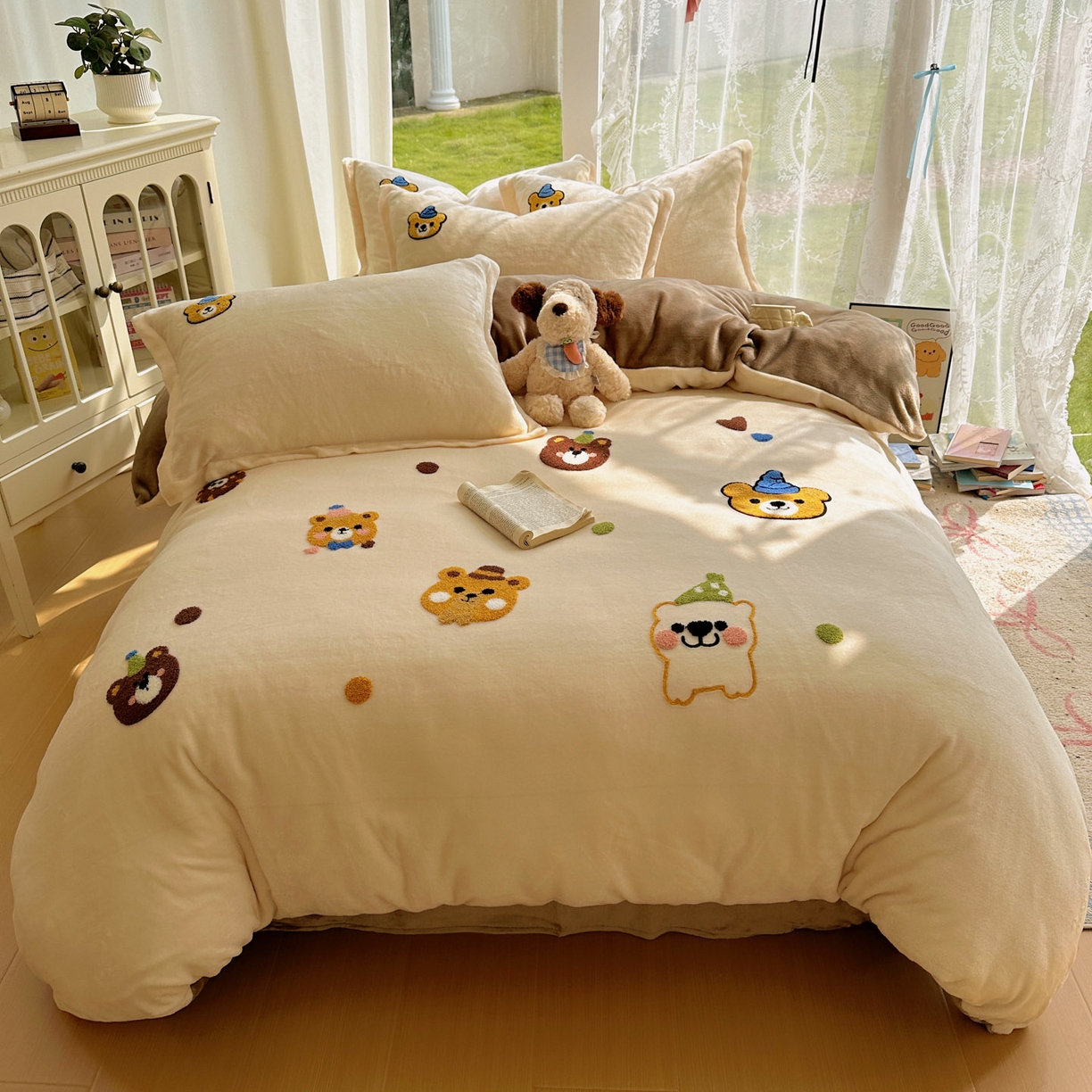 91家纺网 家纺一手货源 找家纺 梵克保罗 2025新款A类牛奶绒毛巾绣四件套（包含买家秀） 趣味熊-奶白+咖