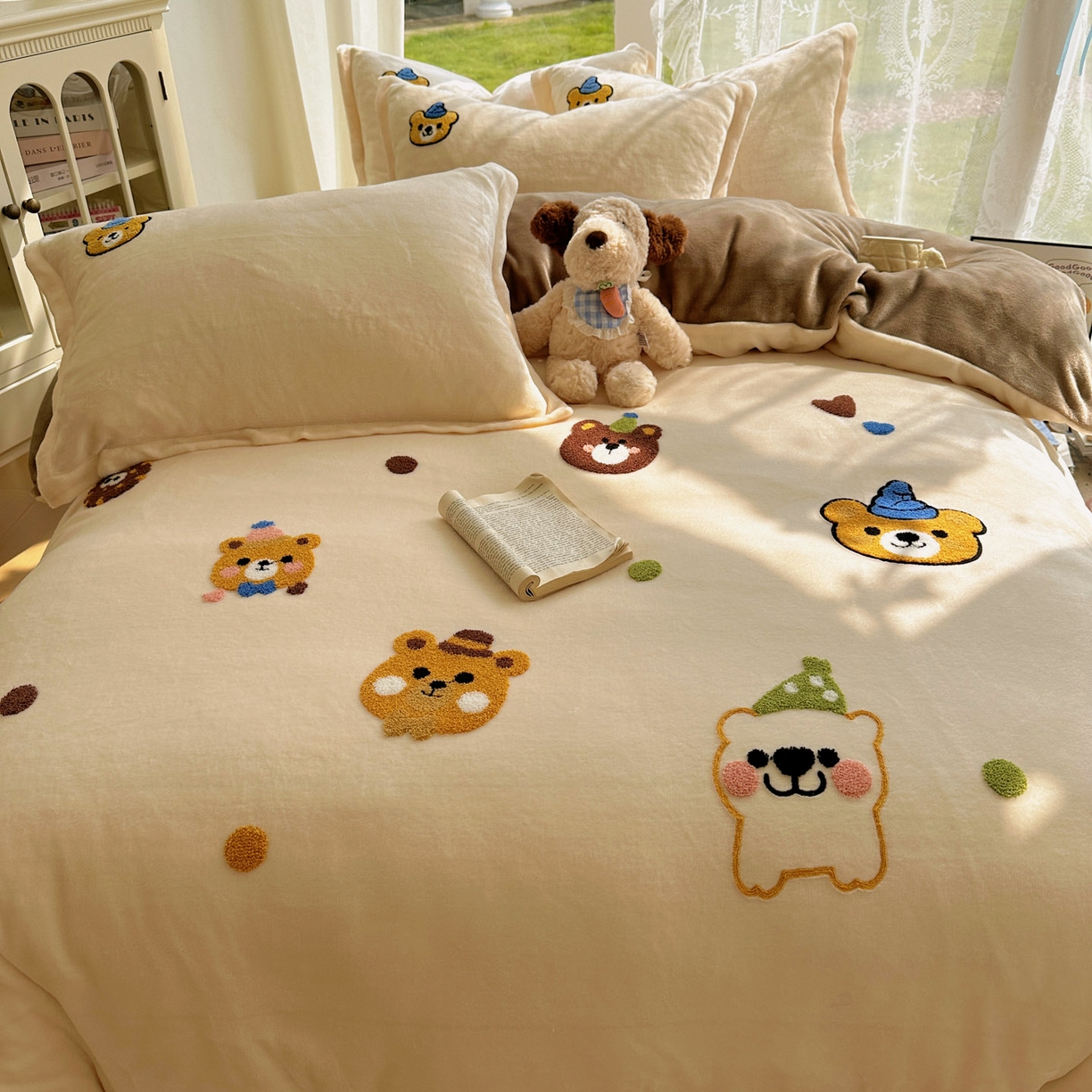 91家纺网 家纺一手货源 找家纺 梵克保罗 2025新款A类牛奶绒毛巾绣四件套（包含买家秀） 趣味熊-奶白+咖