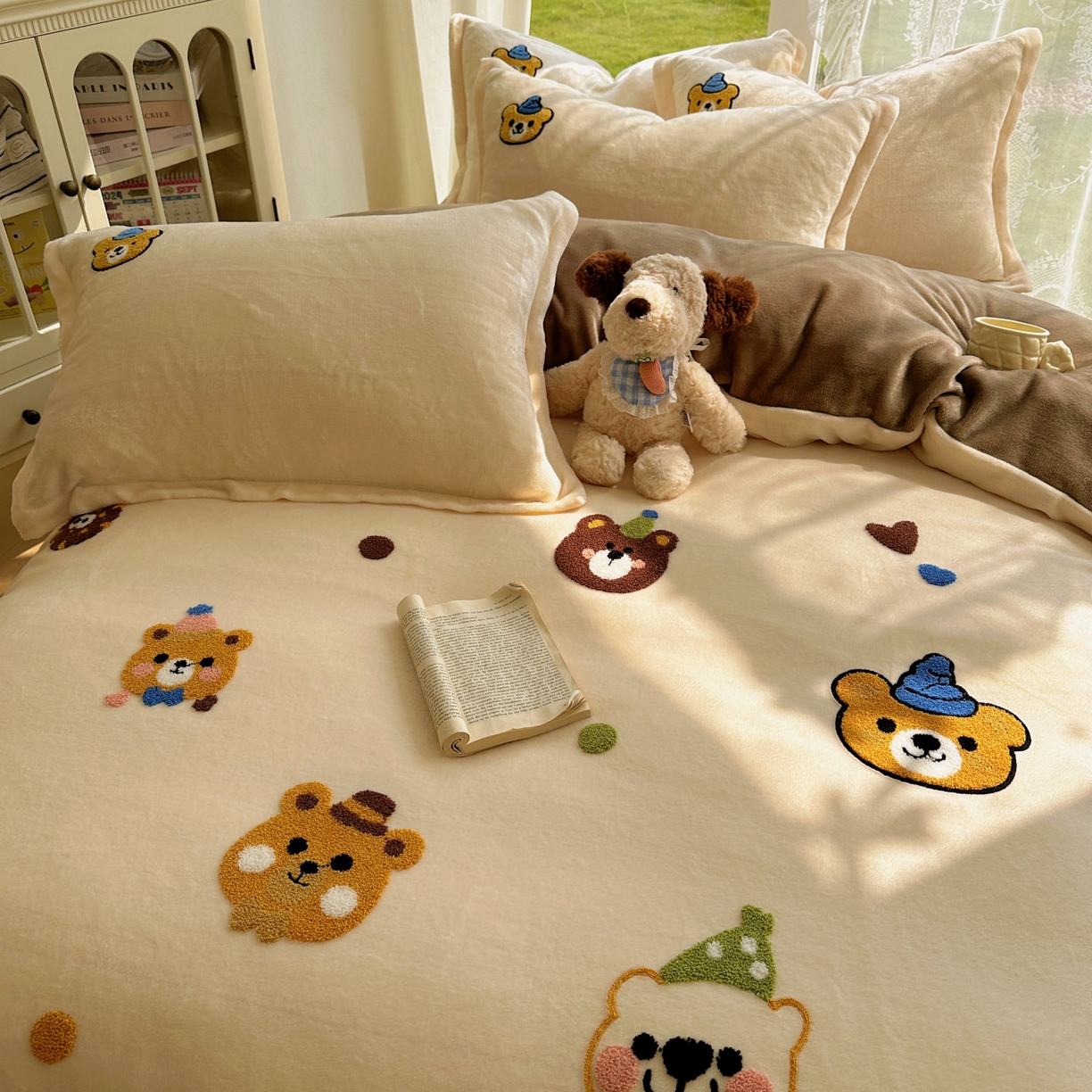 91家纺网 家纺一手货源 找家纺 梵克保罗 2025新款A类牛奶绒毛巾绣四件套（包含买家秀） 趣味熊-奶白+咖