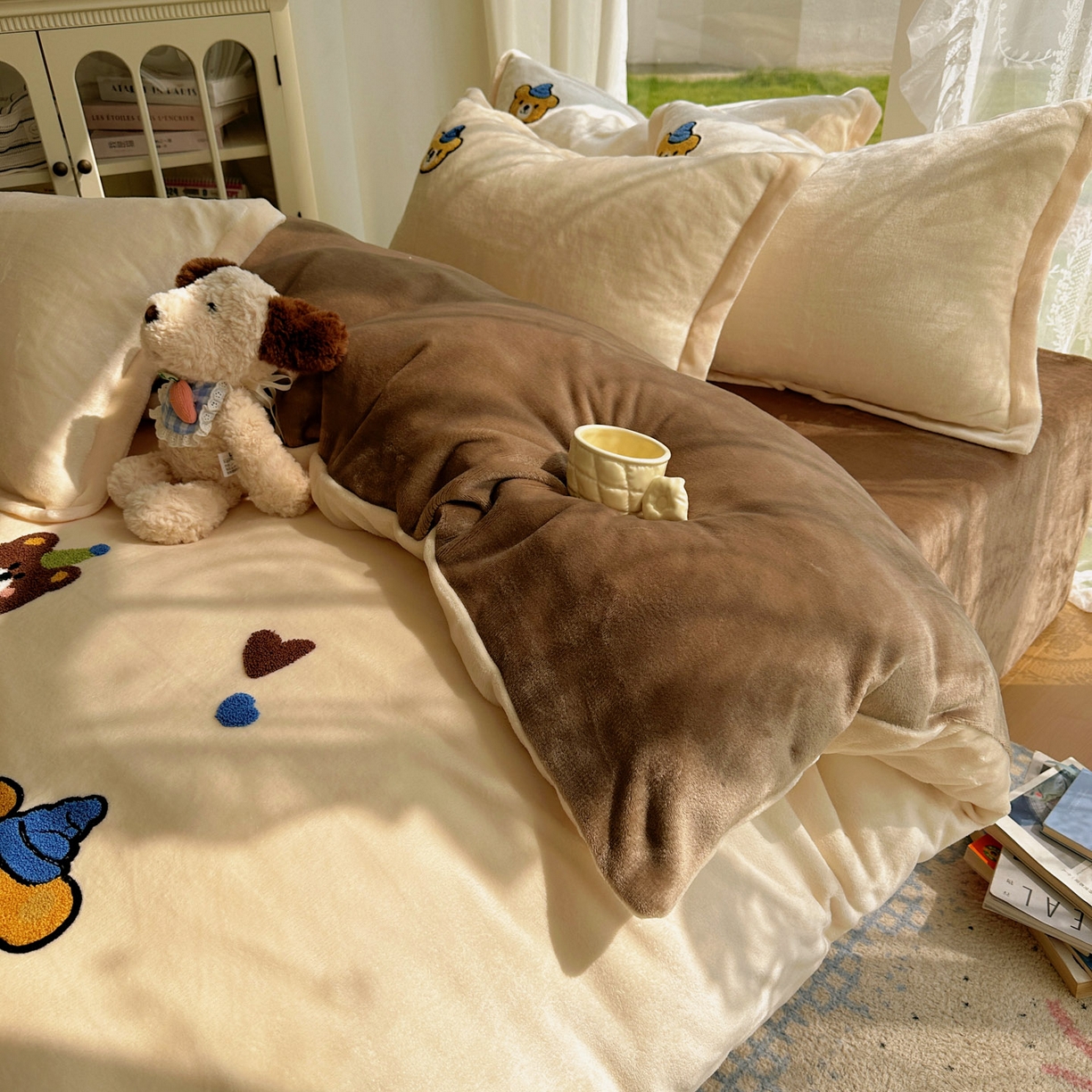 91家纺网 家纺一手货源 找家纺 梵克保罗 2025新款A类牛奶绒毛巾绣四件套（包含买家秀） 趣味熊-奶白+咖