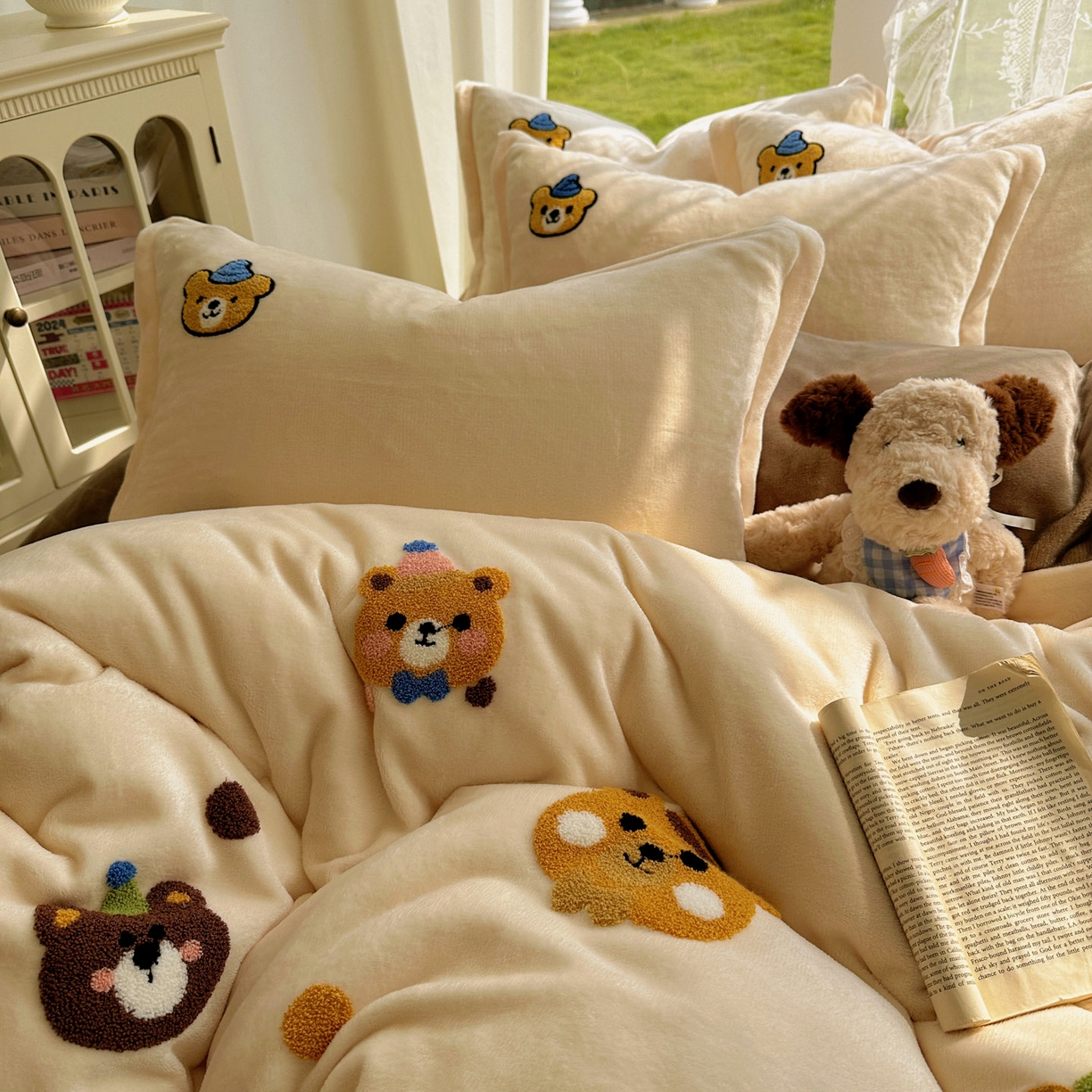 91家纺网 家纺一手货源 找家纺 梵克保罗 2025新款A类牛奶绒毛巾绣四件套（包含买家秀） 趣味熊-奶白+咖