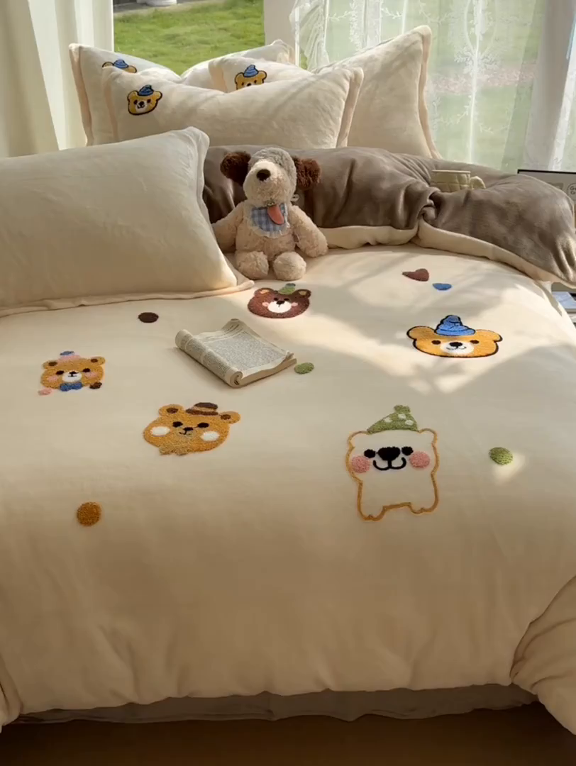 91家纺网 家纺一手货源 找家纺 梵克保罗 2025新款A类牛奶绒毛巾绣四件套（包含买家秀） 趣味熊-奶白+咖